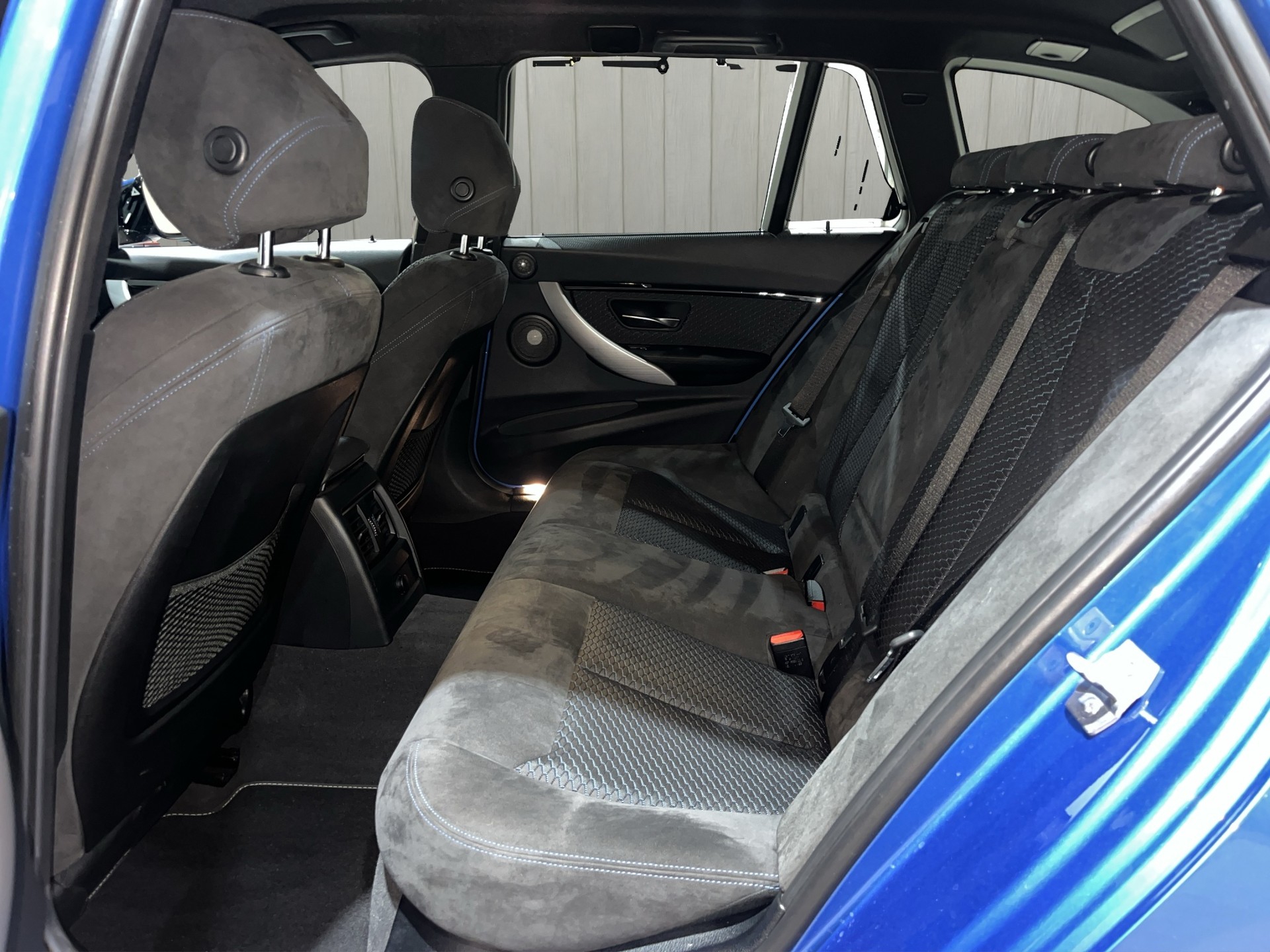 BMW 330i xDrive Touring Edition M Sport Steptronic-image-19