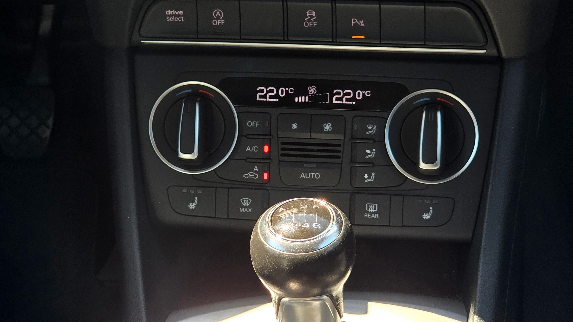 AUDI Q3 1.4 TFSI ultra sport-image-18