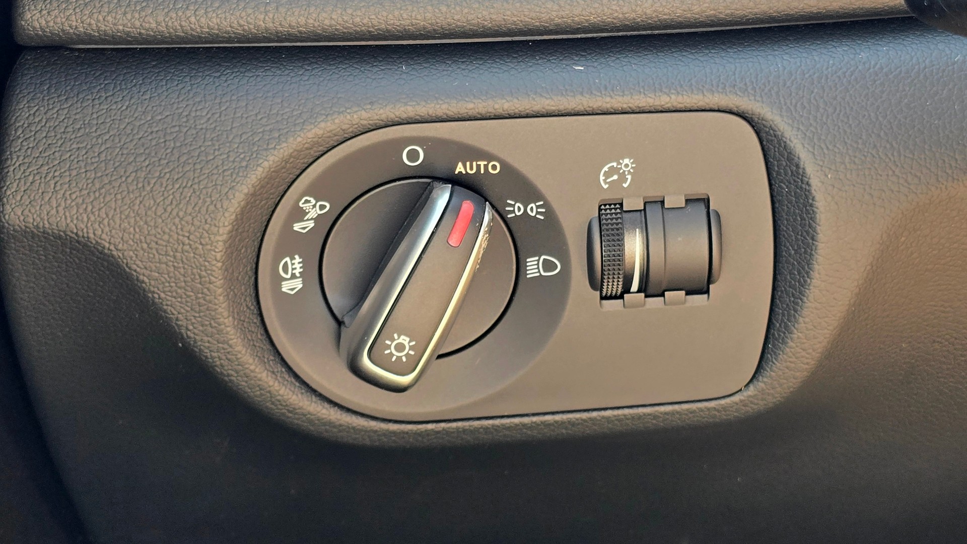 AUDI Q3 1.4 TFSI ultra sport-image-19