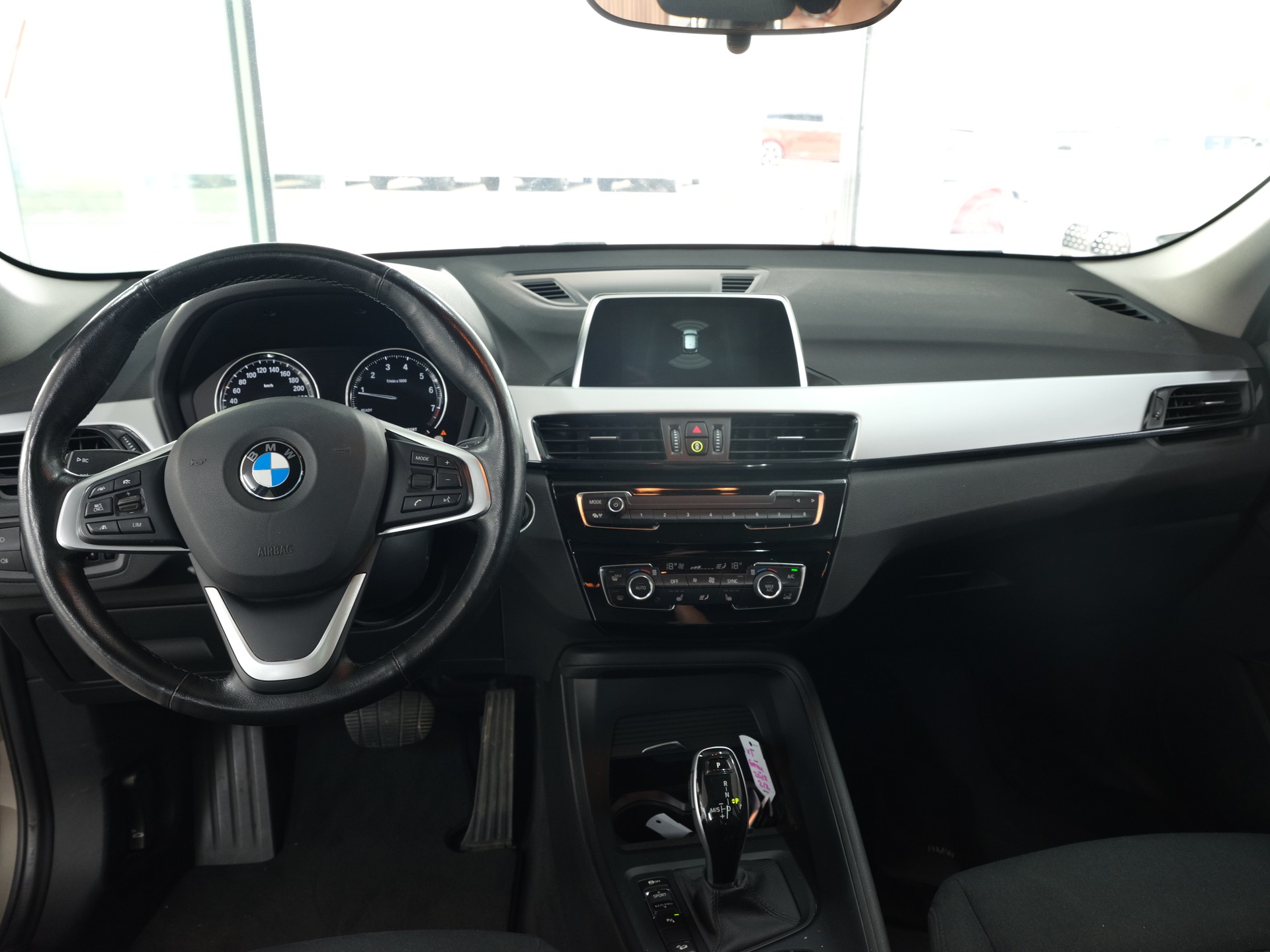 BMW X1 xDrive 20i Sport Line Steptronic *Panorama* *PDC Vorne & Hinten* *Individual*-image-10