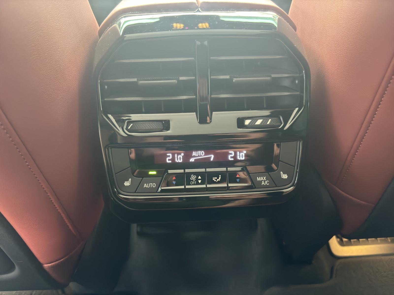 BMW iX xDrive40-image-24