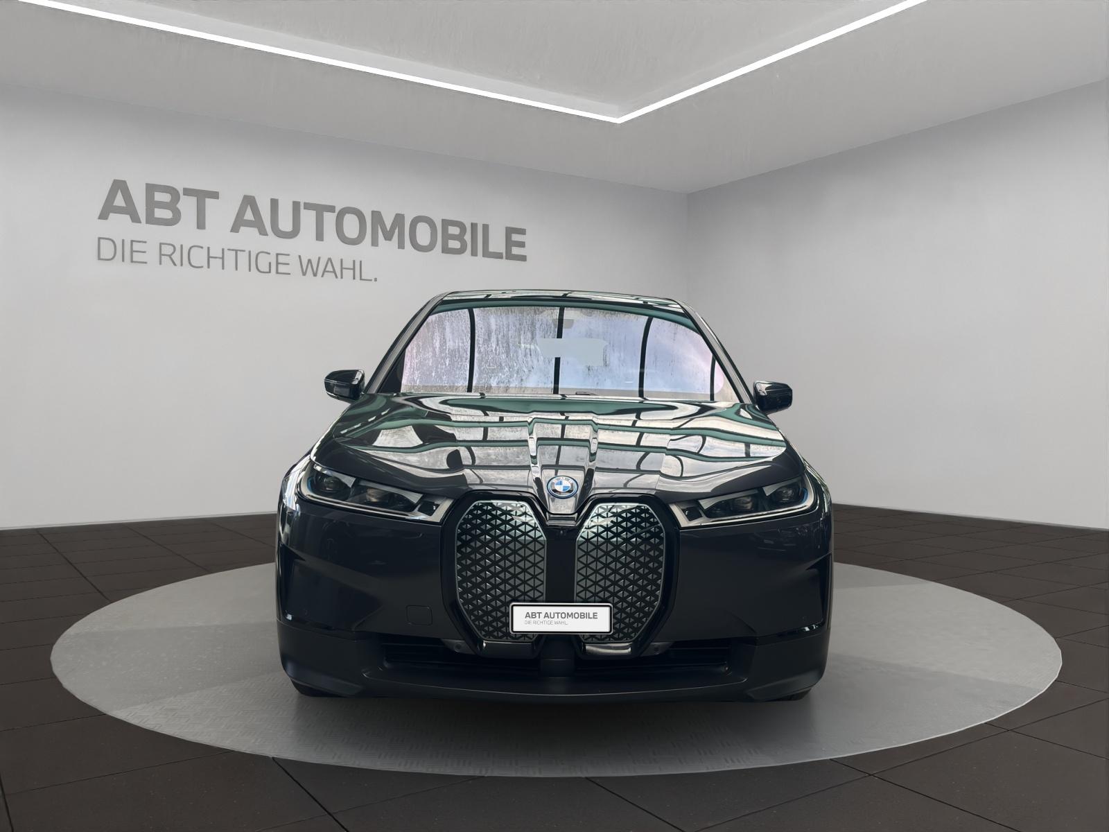 BMW iX xDrive40-showroom-element-1