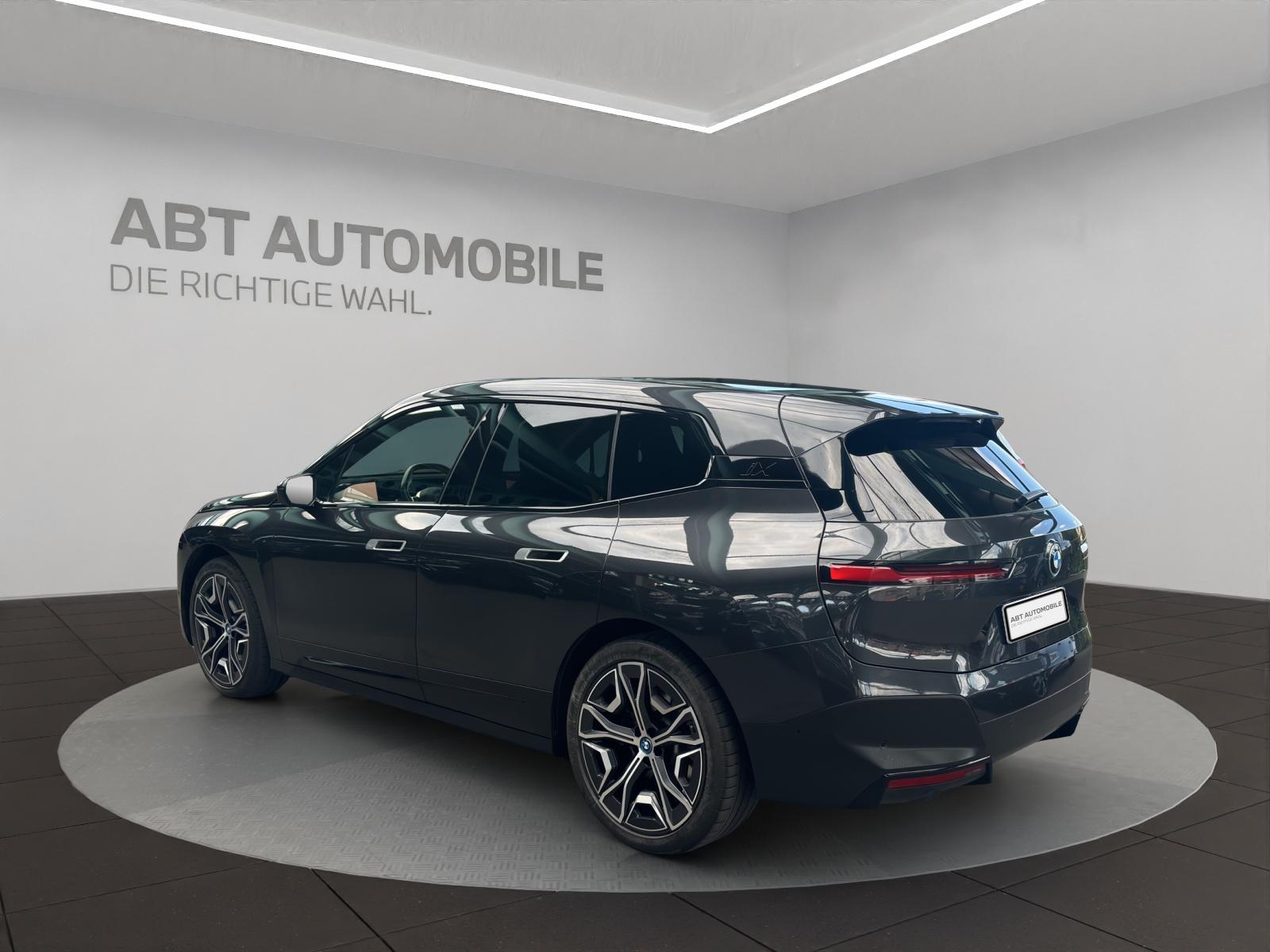 BMW iX xDrive40-showroom-element-3