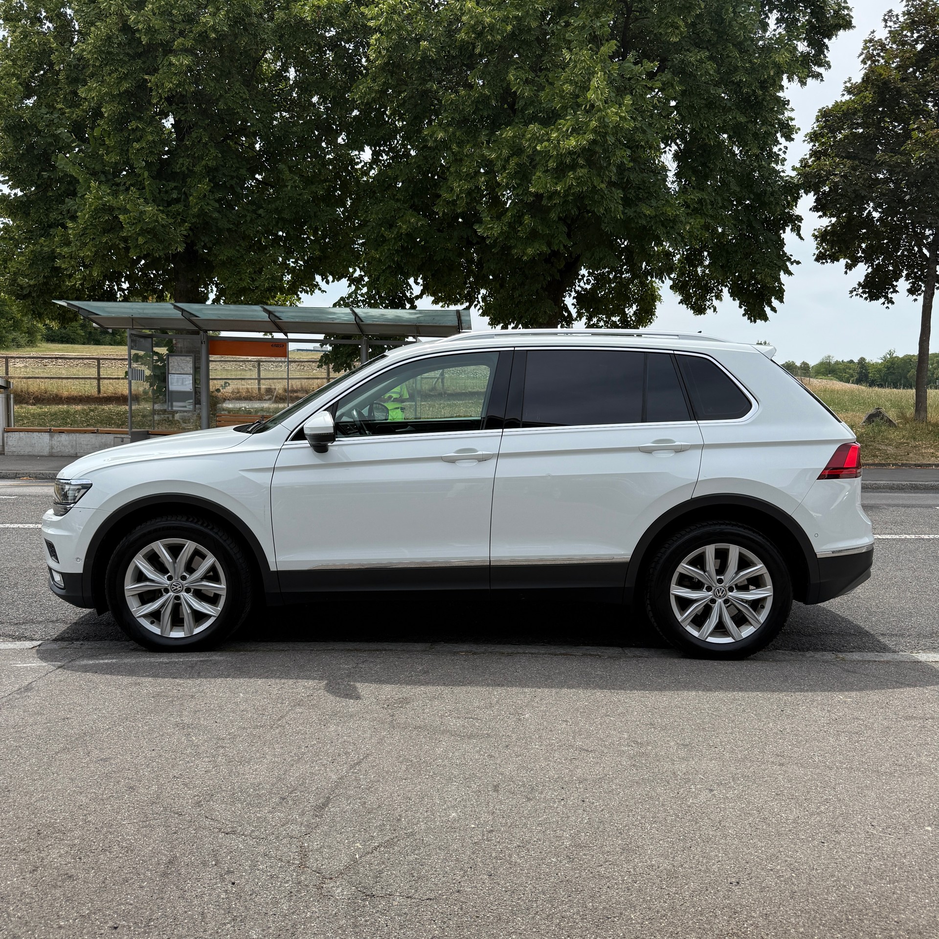 VW Tiguan 2.0 TDI SCR Highline 4Motion DSG-image-3