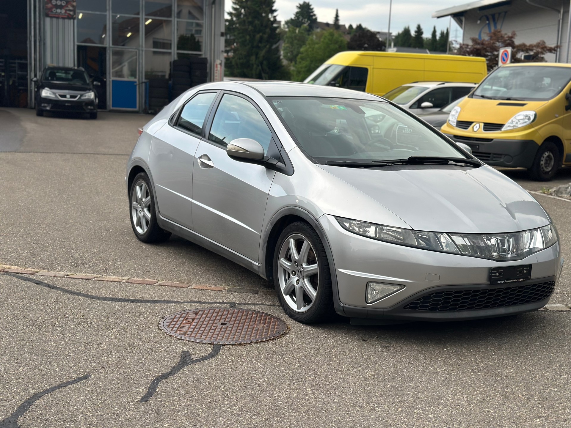 HONDA Civic 1.8i-showroom-element-3