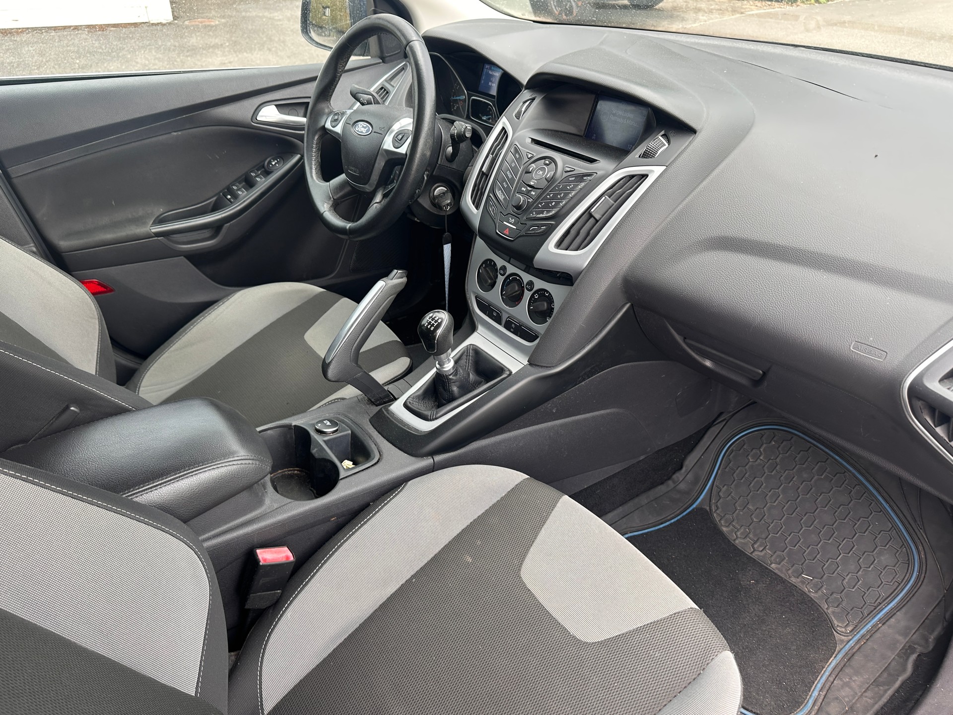 FORD Focus 1.6 SCTi Titanium-image-10
