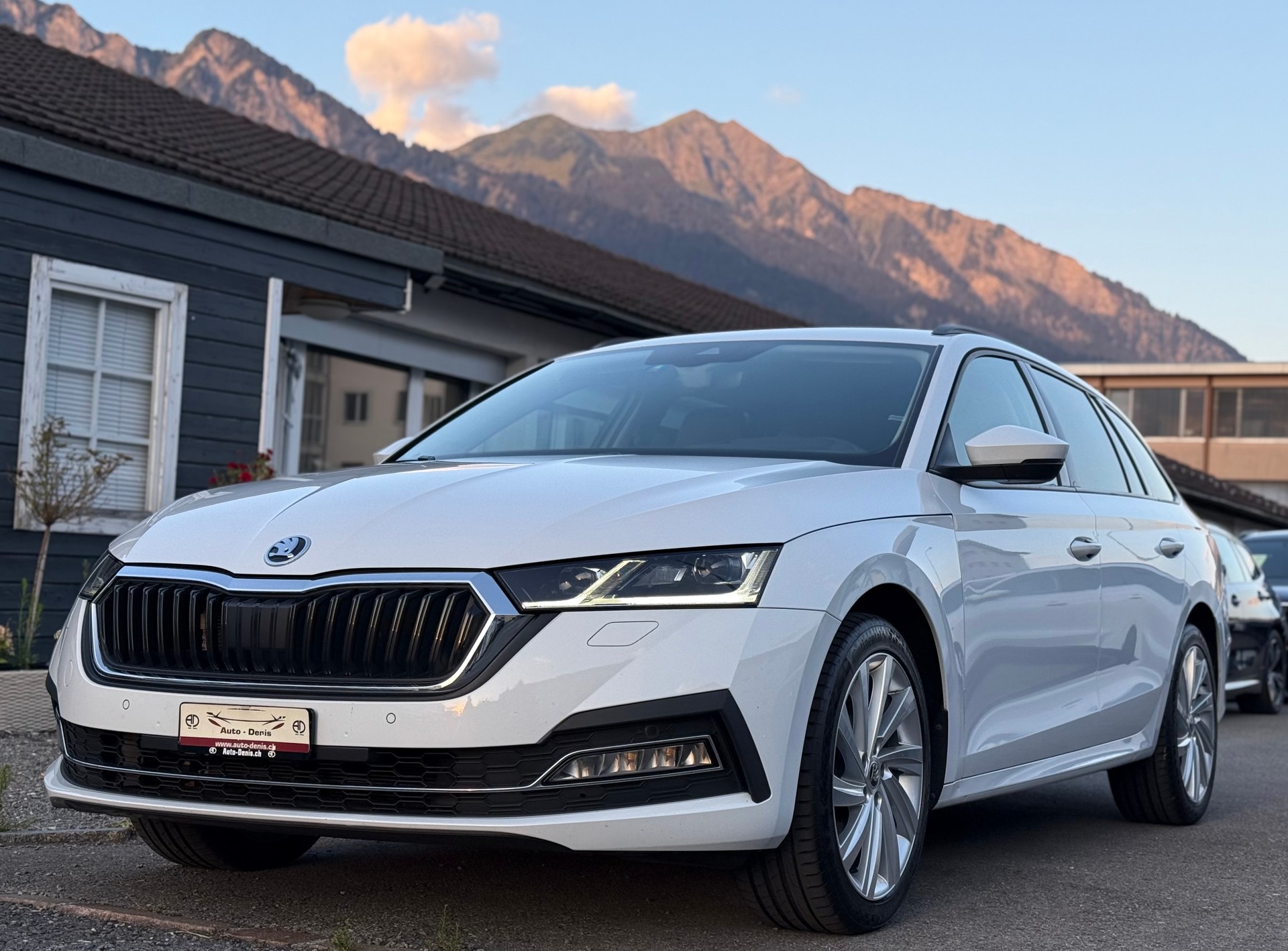 SKODA Octavia Combi 2.0 TDI 200 Style 4x4 DSG *Traumausstattung*-showroom-element-1