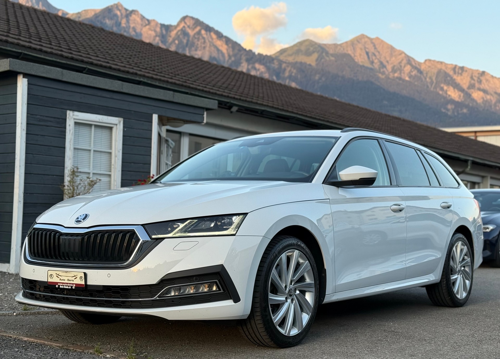 SKODA Octavia Combi 2.0 TDI 200 Style 4x4 DSG *Traumausstattung*
