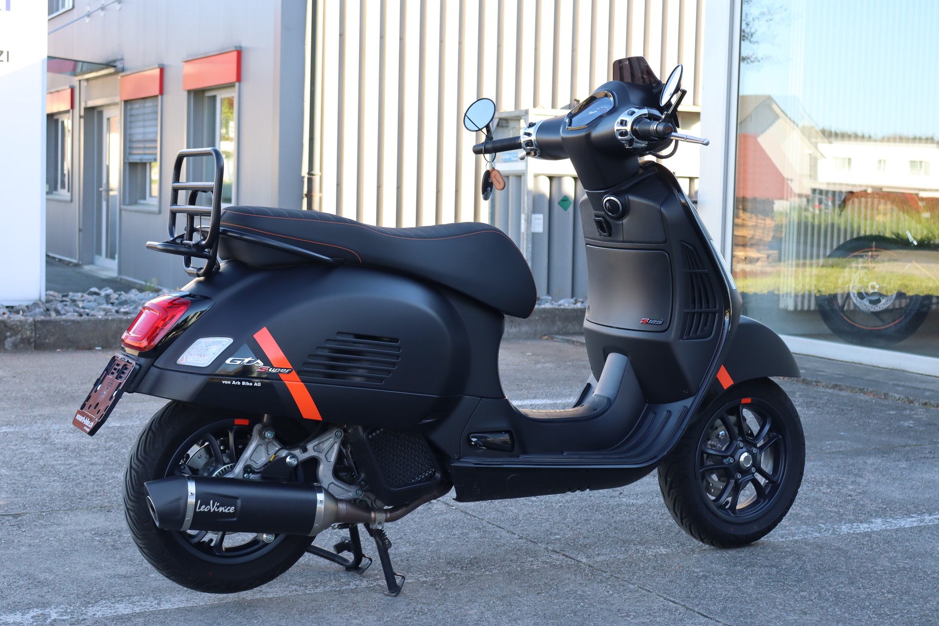 PIAGGIO Vespa GTS 125 Super ABS-image-2
