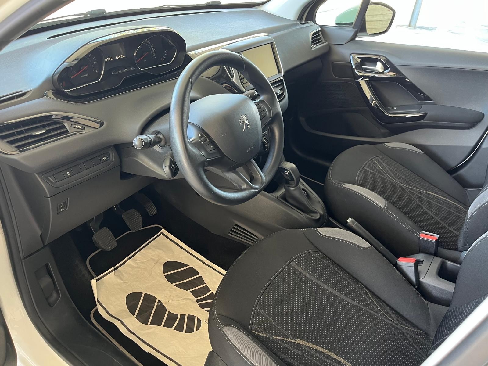 PEUGEOT 208 1.2 VTI Active-image-9
