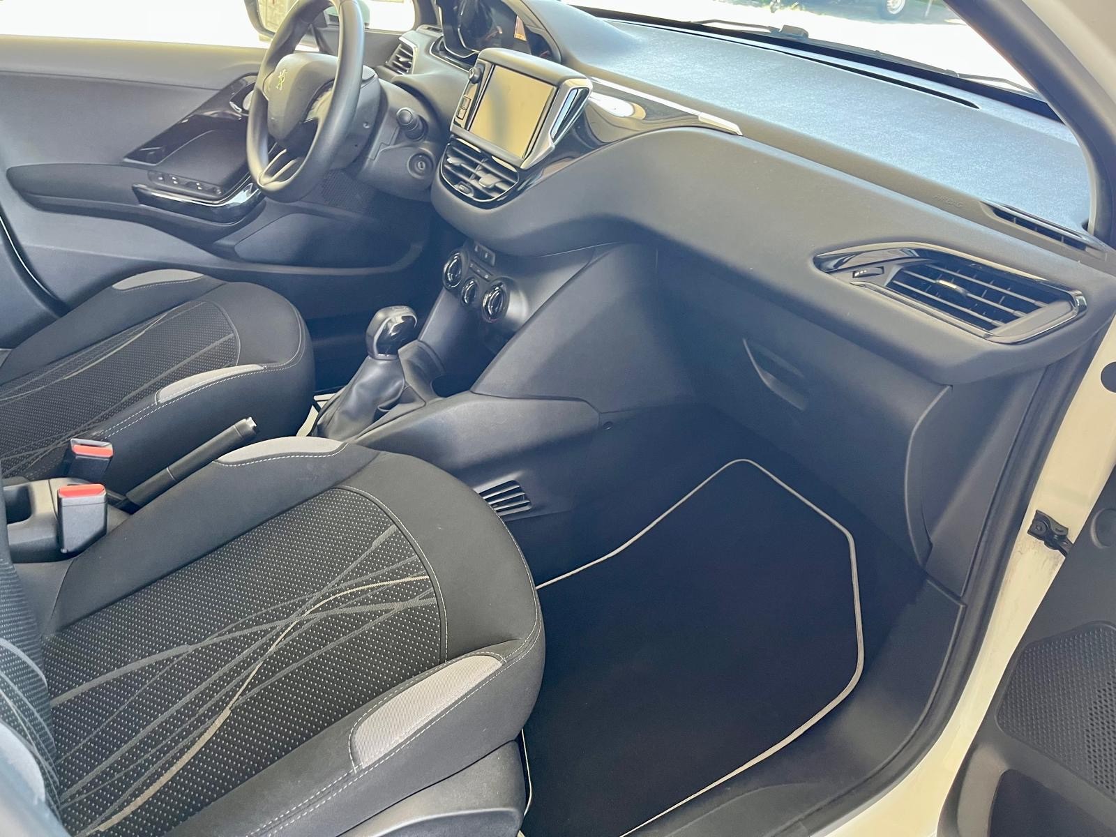 PEUGEOT 208 1.2 VTI Active-image-11