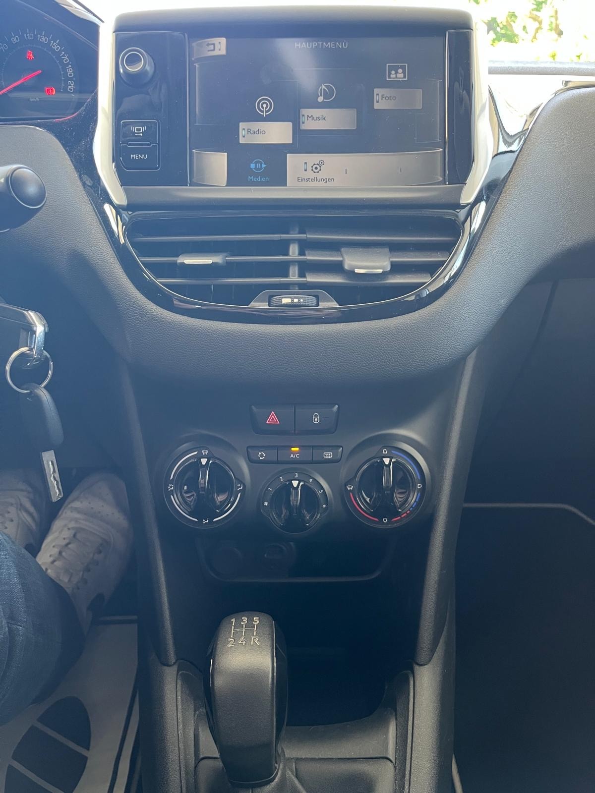 PEUGEOT 208 1.2 VTI Active-image-13