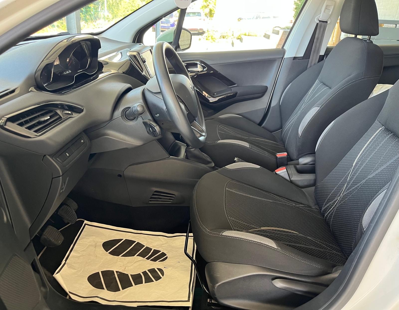 PEUGEOT 208 1.2 VTI Active-image-8