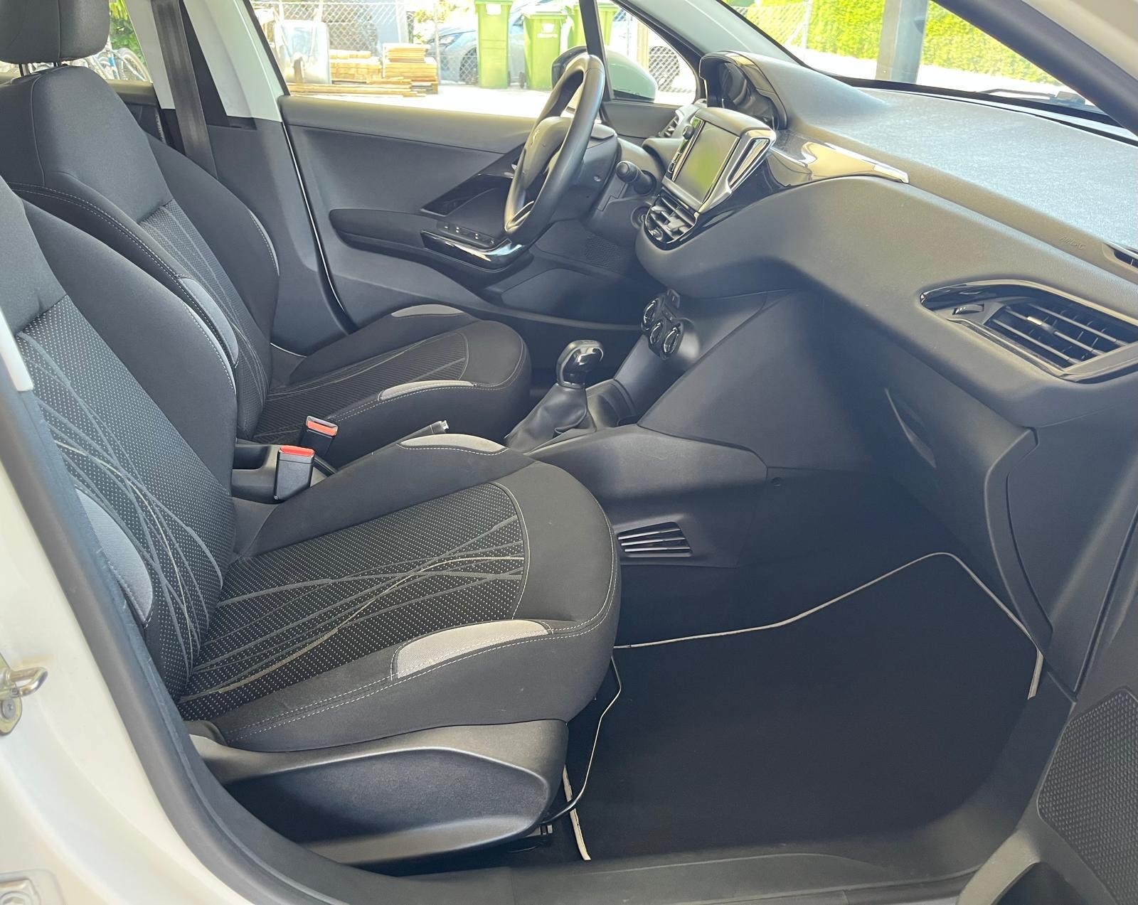 PEUGEOT 208 1.2 VTI Active-image-10