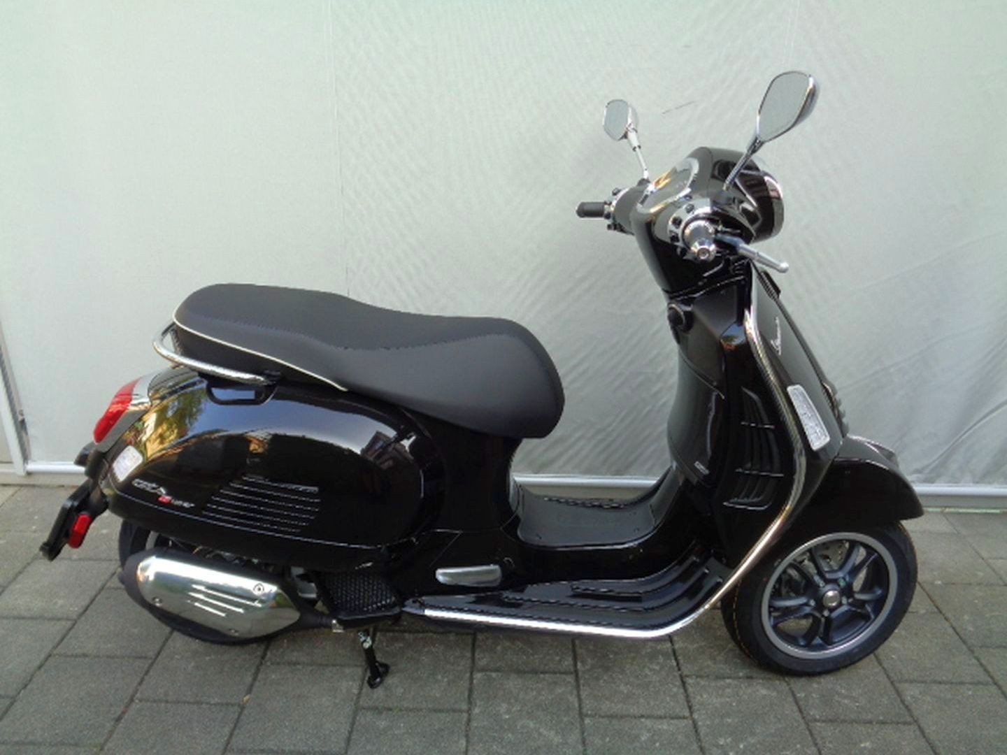 PIAGGIO VESPA GTS 125 SUPER RST-image-3