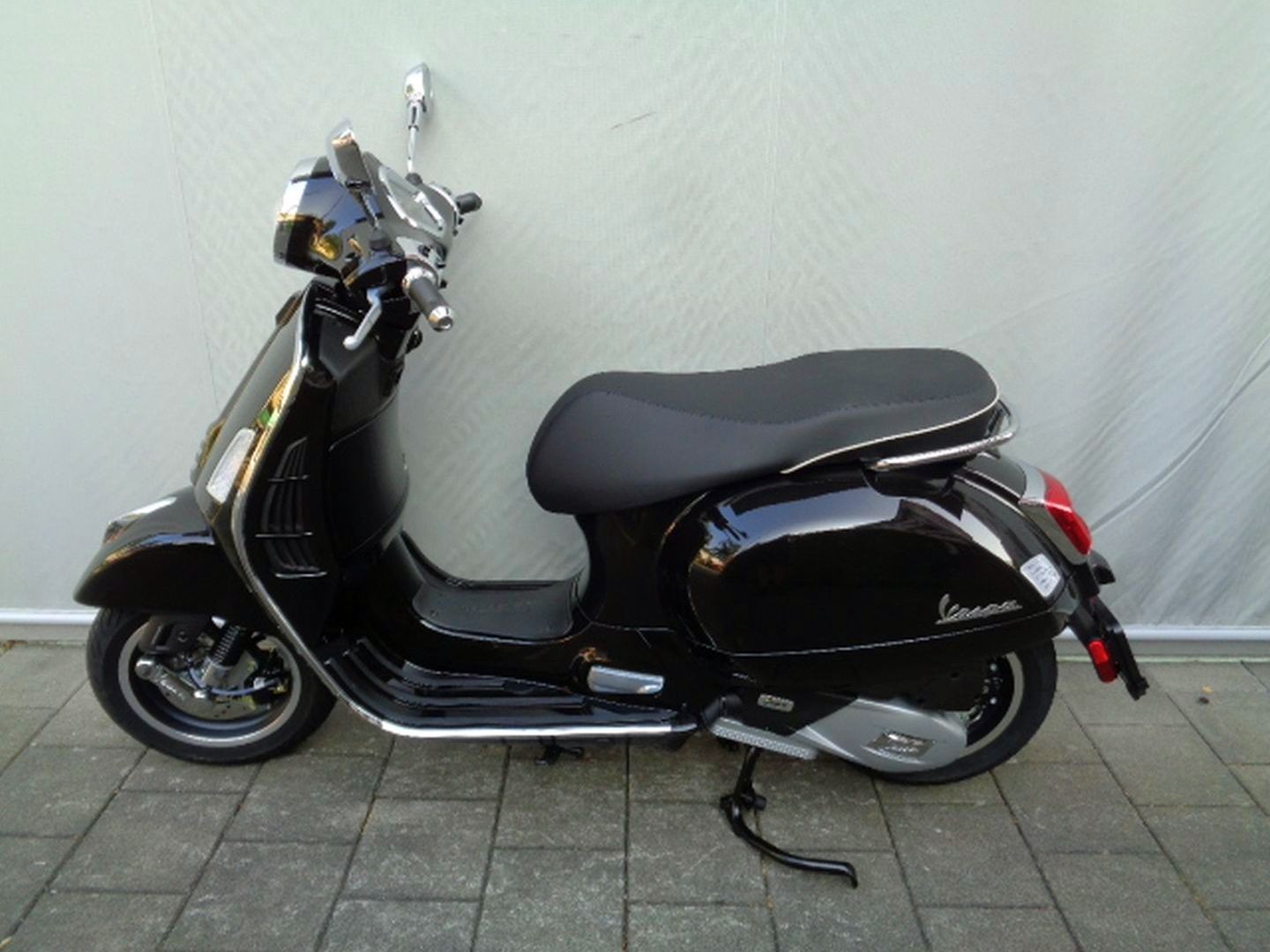 PIAGGIO VESPA GTS 125 SUPER RST-image-0