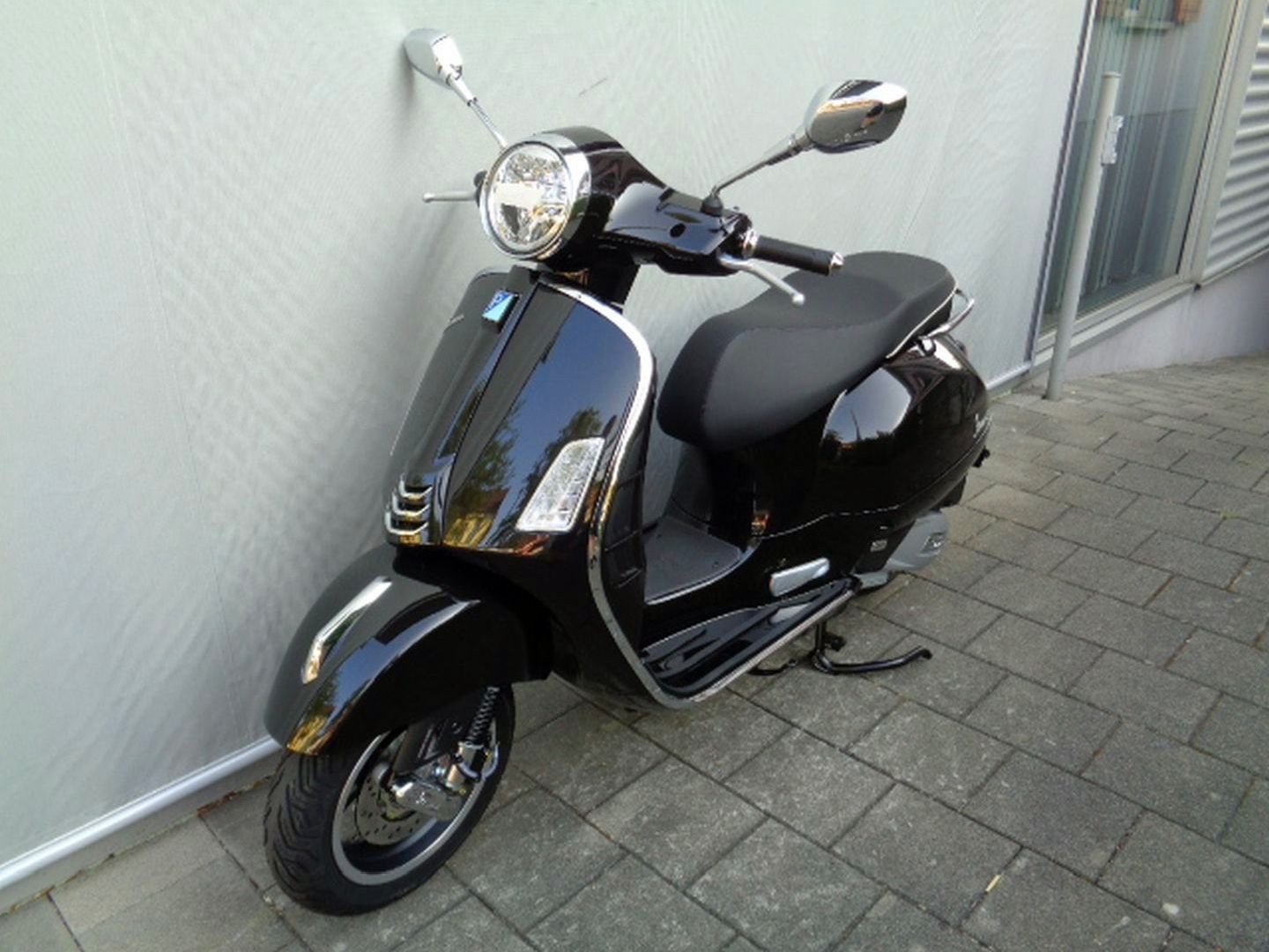 PIAGGIO VESPA GTS 125 SUPER RST-image-1