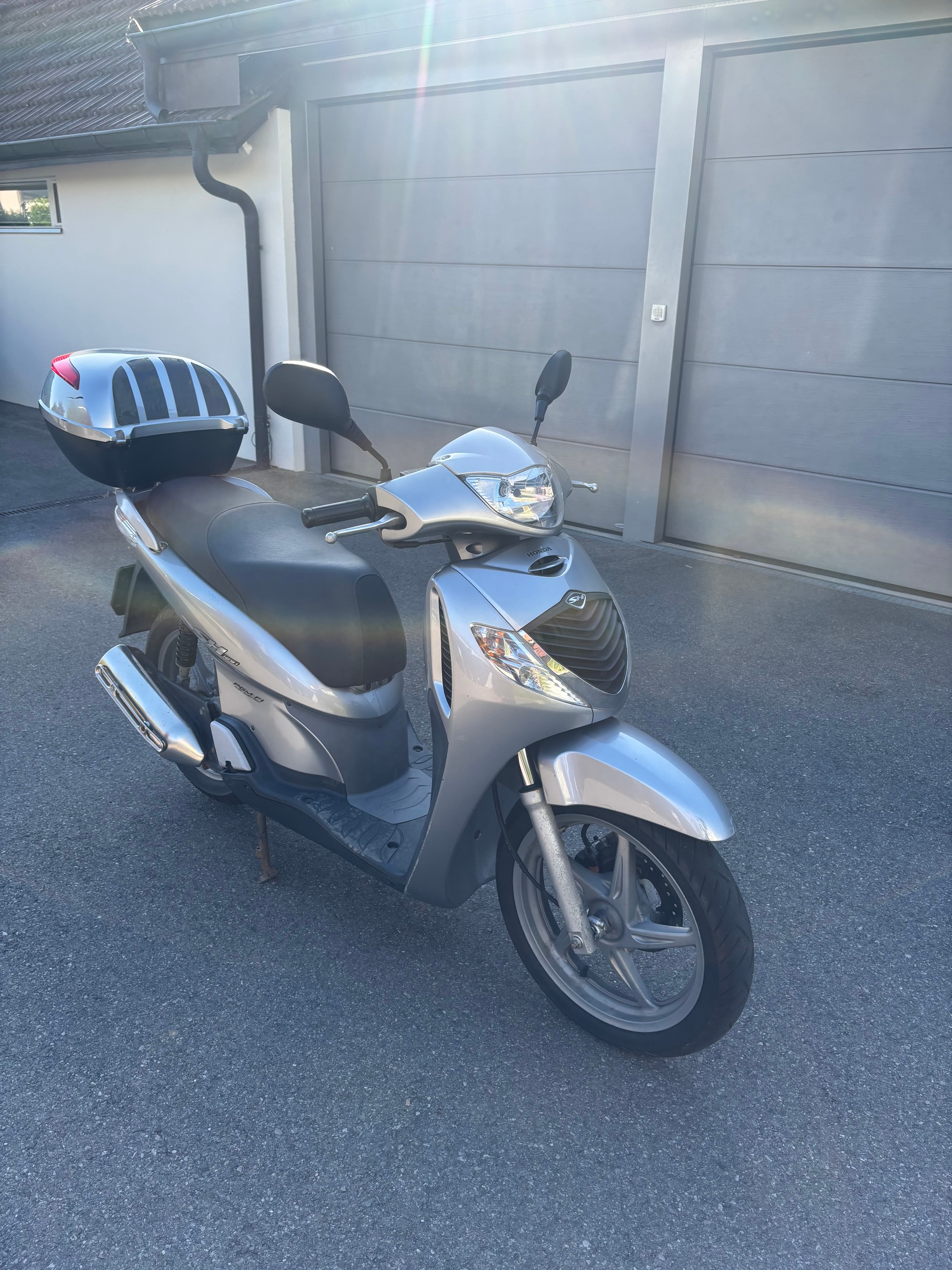 HONDA SH-image-0