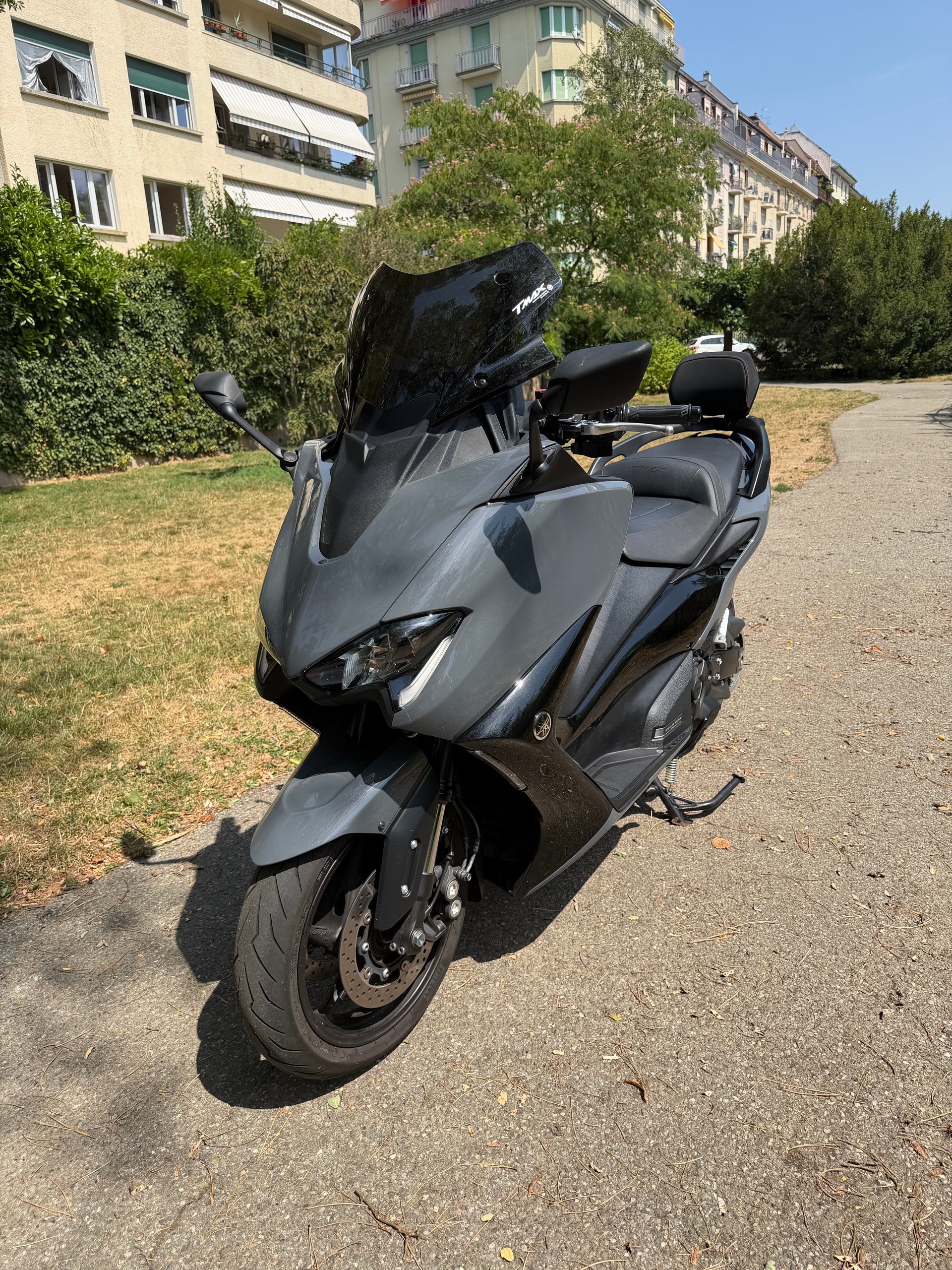YAMAHA T-MAX 560-image-1