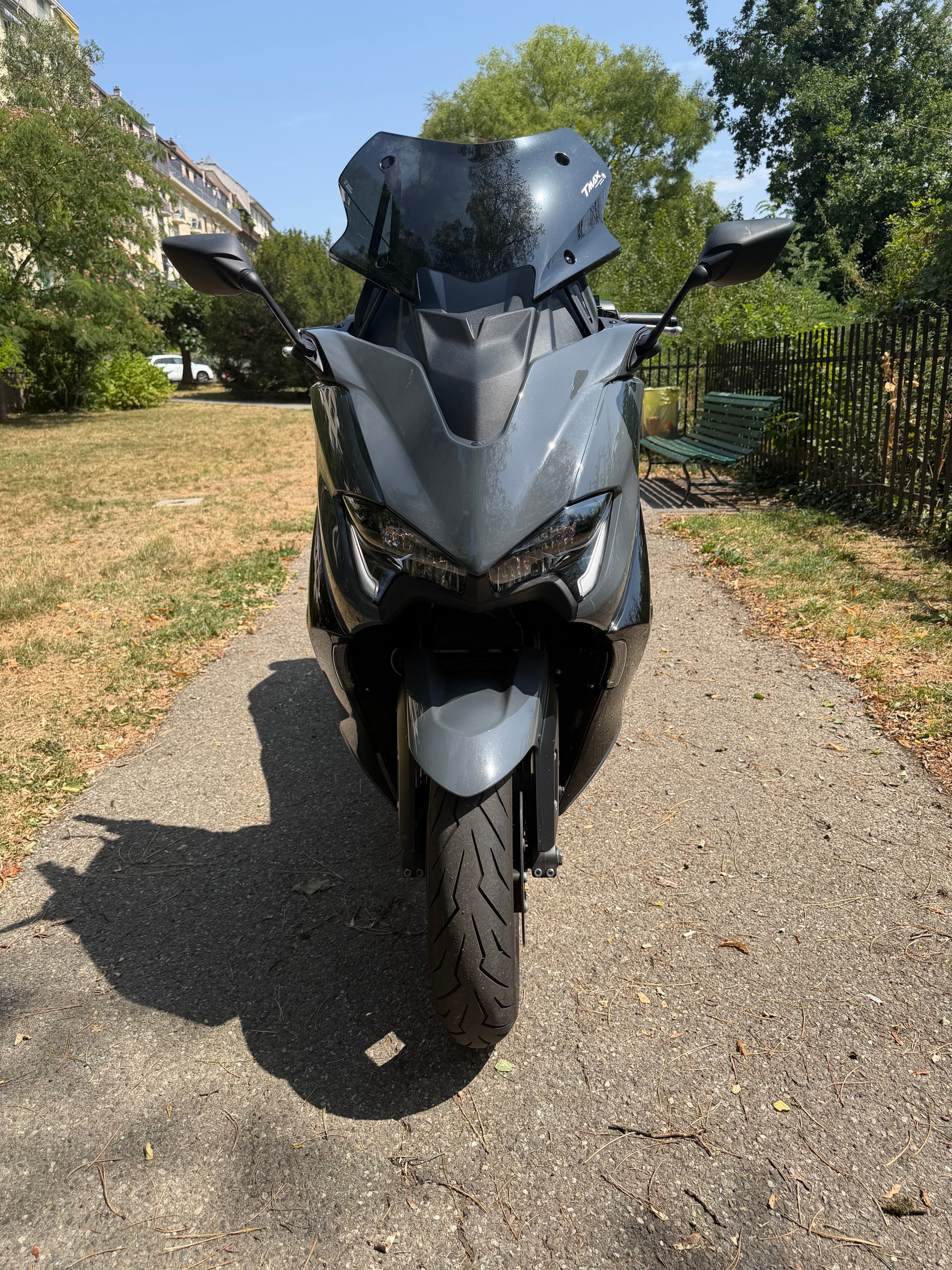 YAMAHA T-MAX 560-image-2