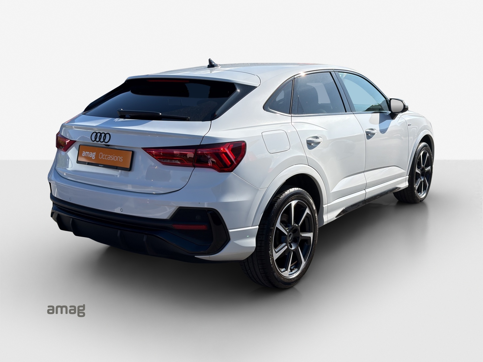 AUDI Q3 Sportback 45 TFSI e S line Attraction S-tronic-image-4