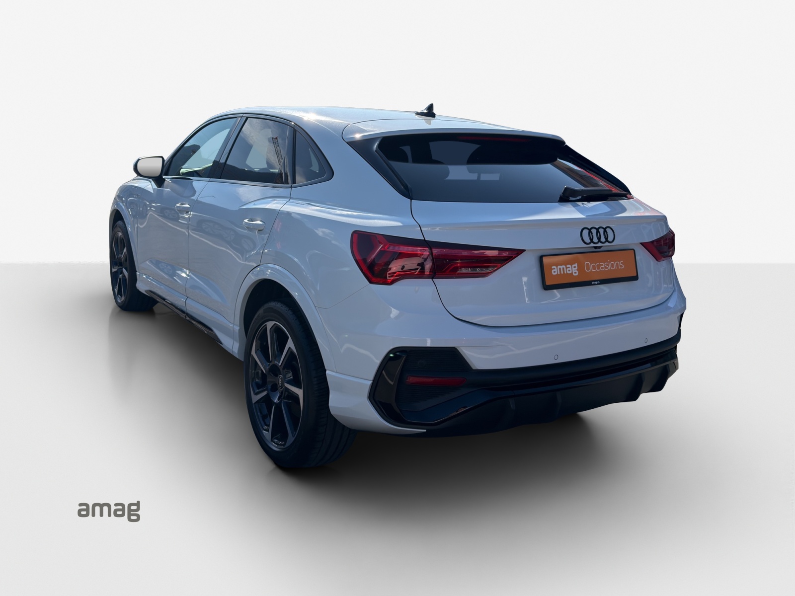 AUDI Q3 Sportback 45 TFSI e S line Attraction S-tronic-showroom-element-2
