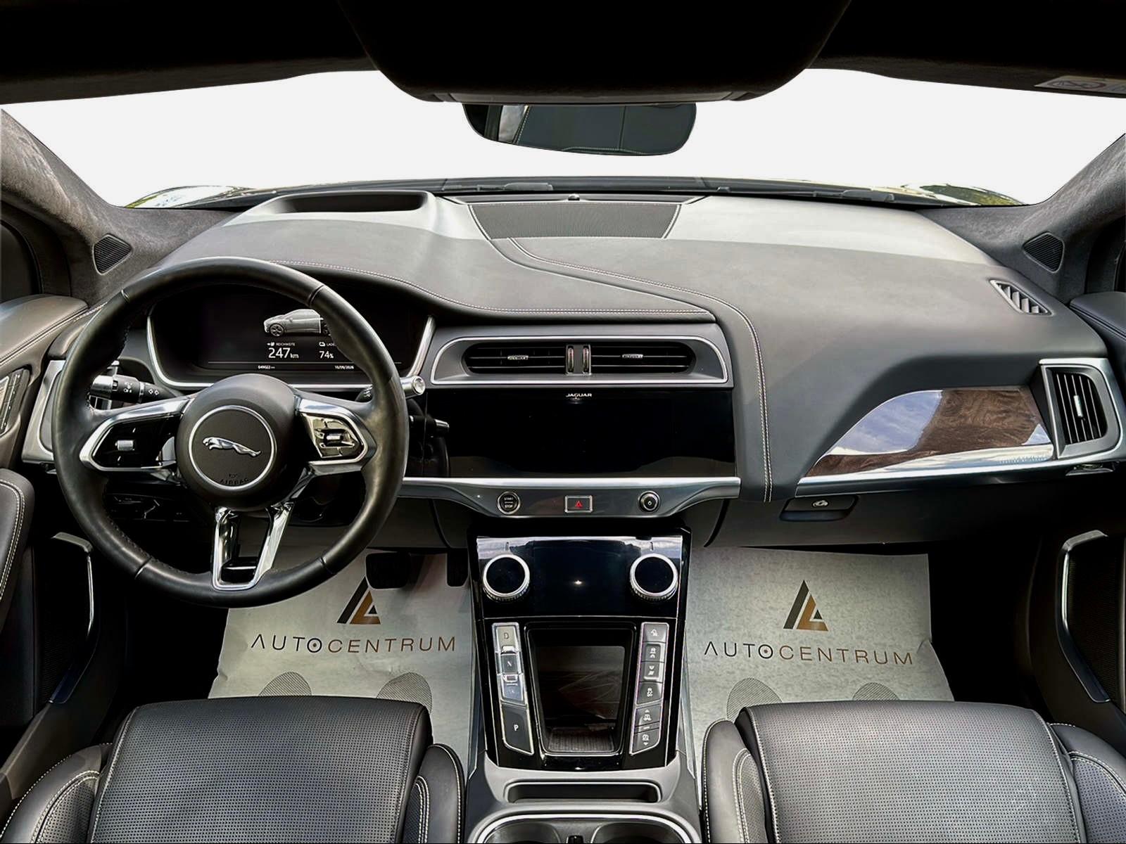 JAGUAR I-Pace EV400 First Edition AWD-image-11