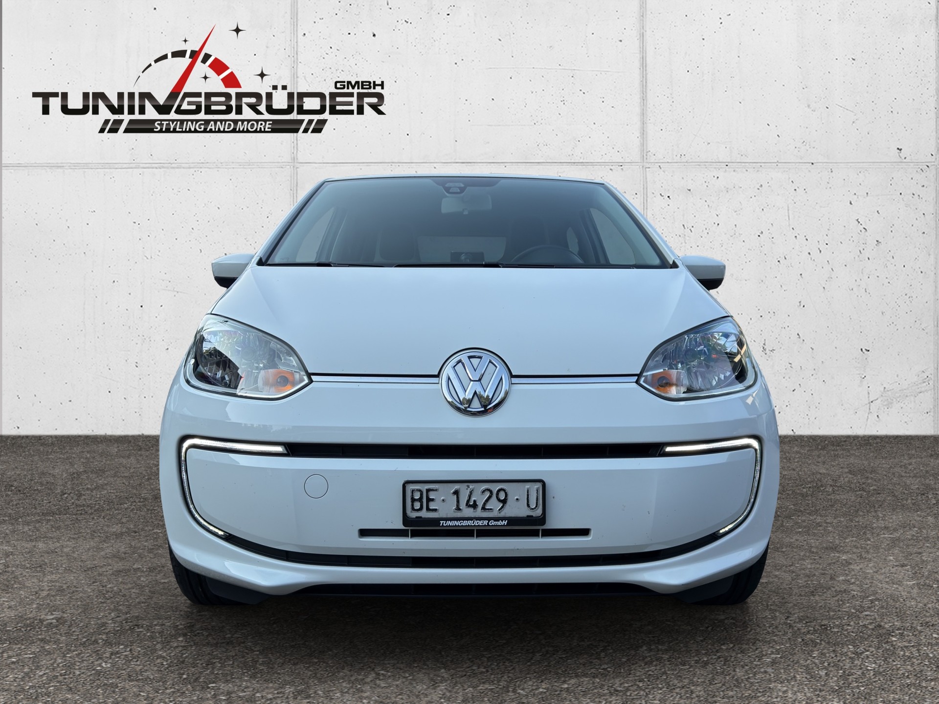 VW e-Up-showroom-element-2