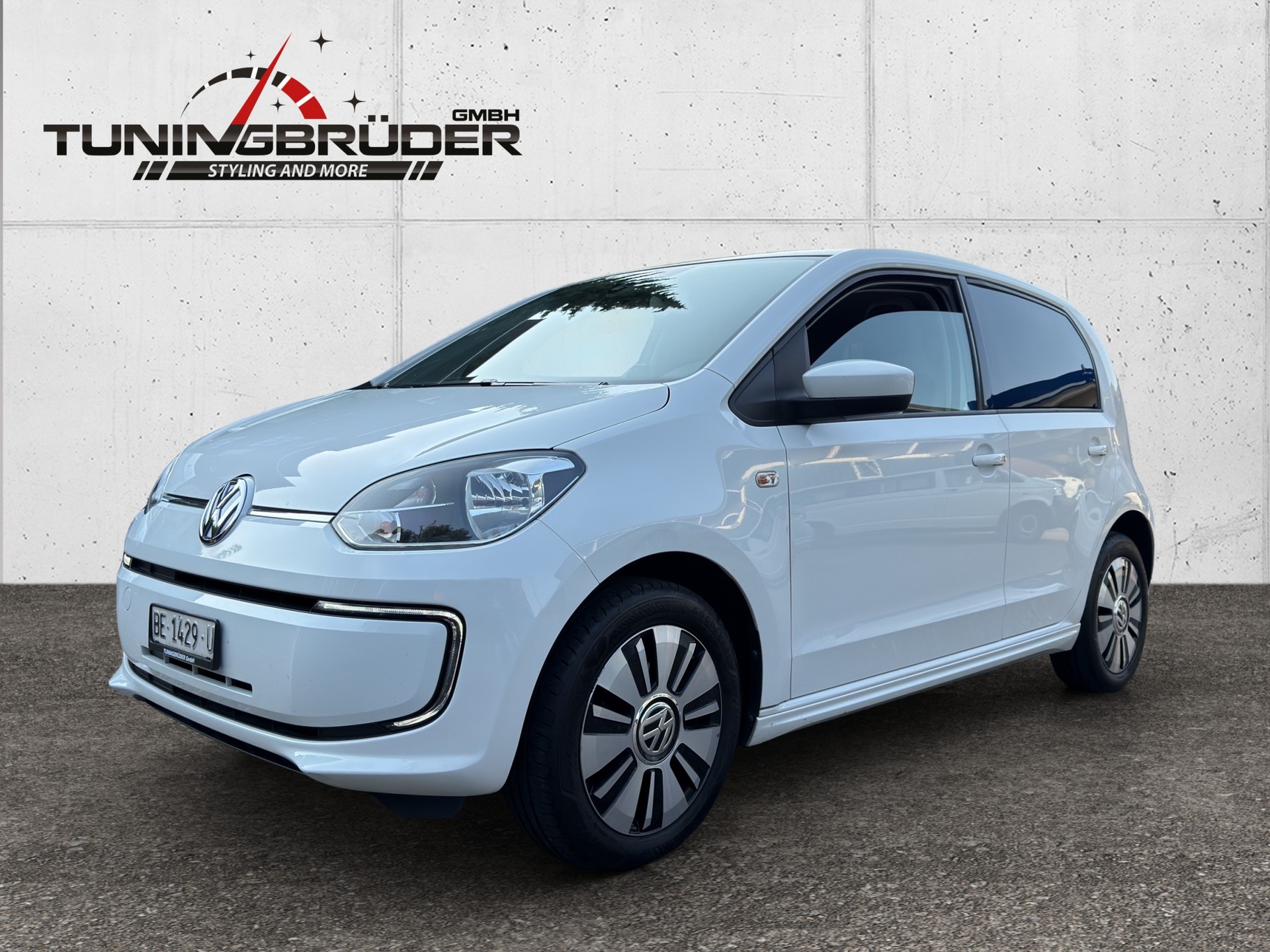 VW e-Up-showroom-element-1