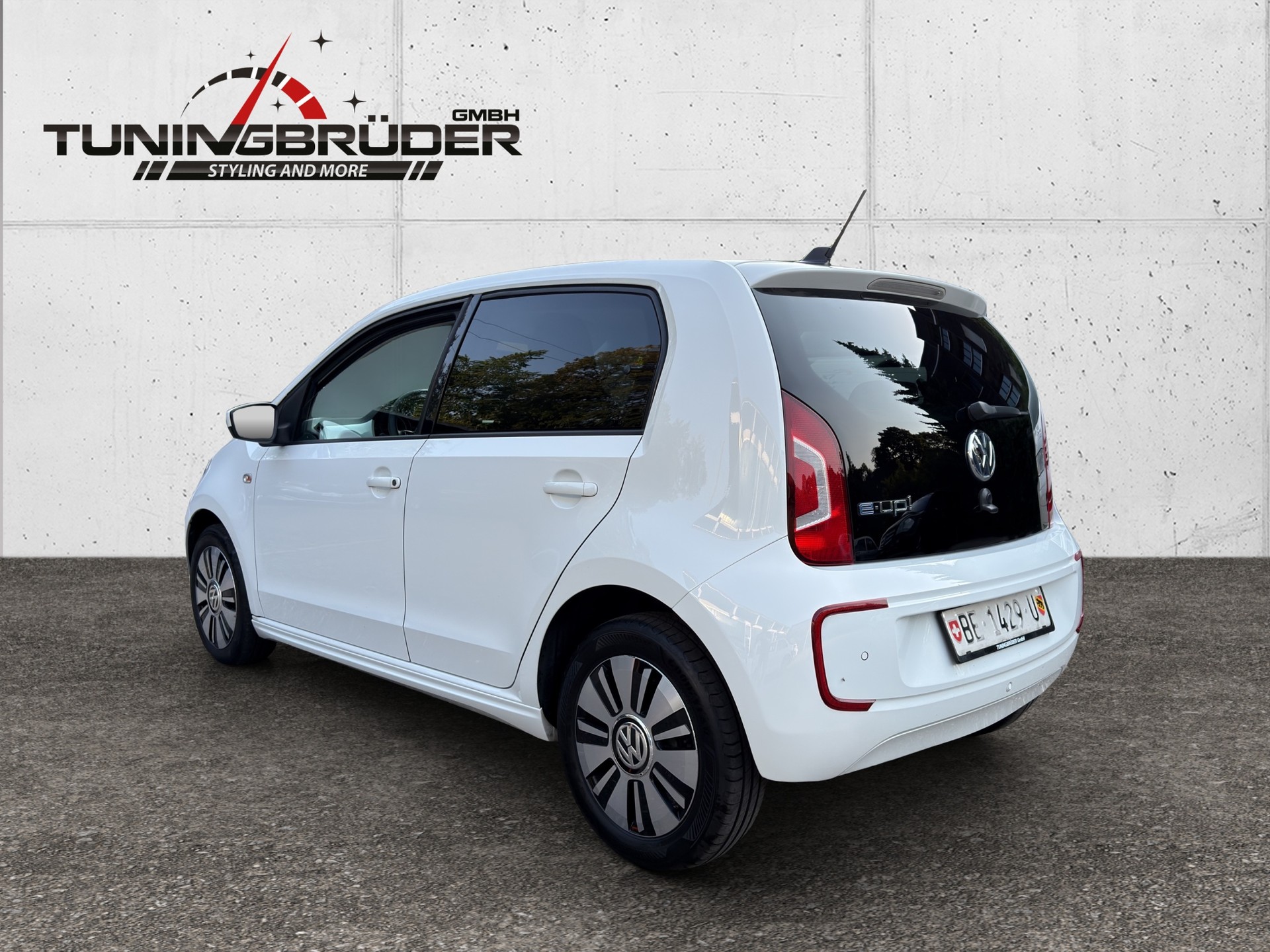 VW e-Up-showroom-element-3