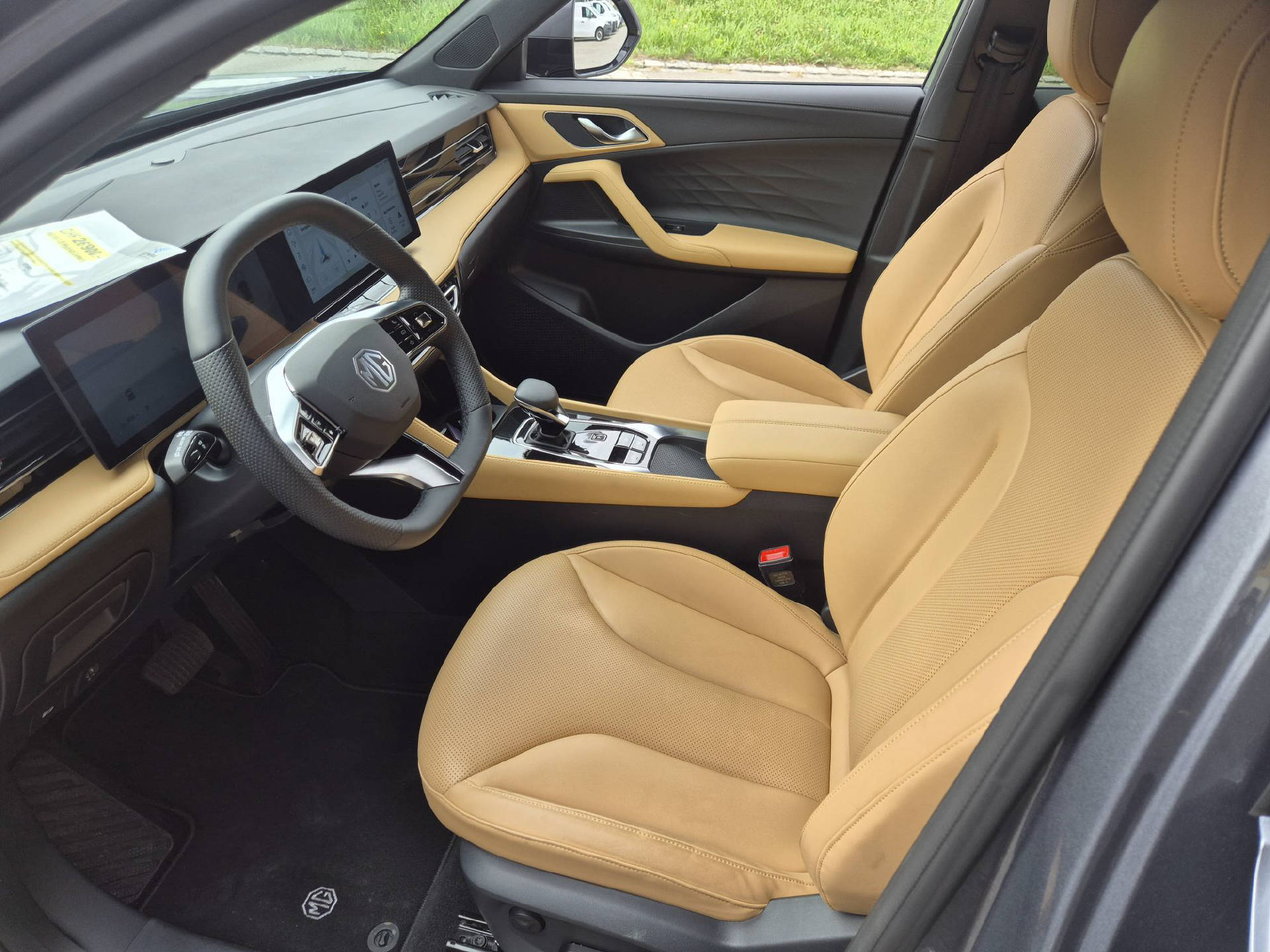 MG HS 1.5 Hybrid Luxury-image-8