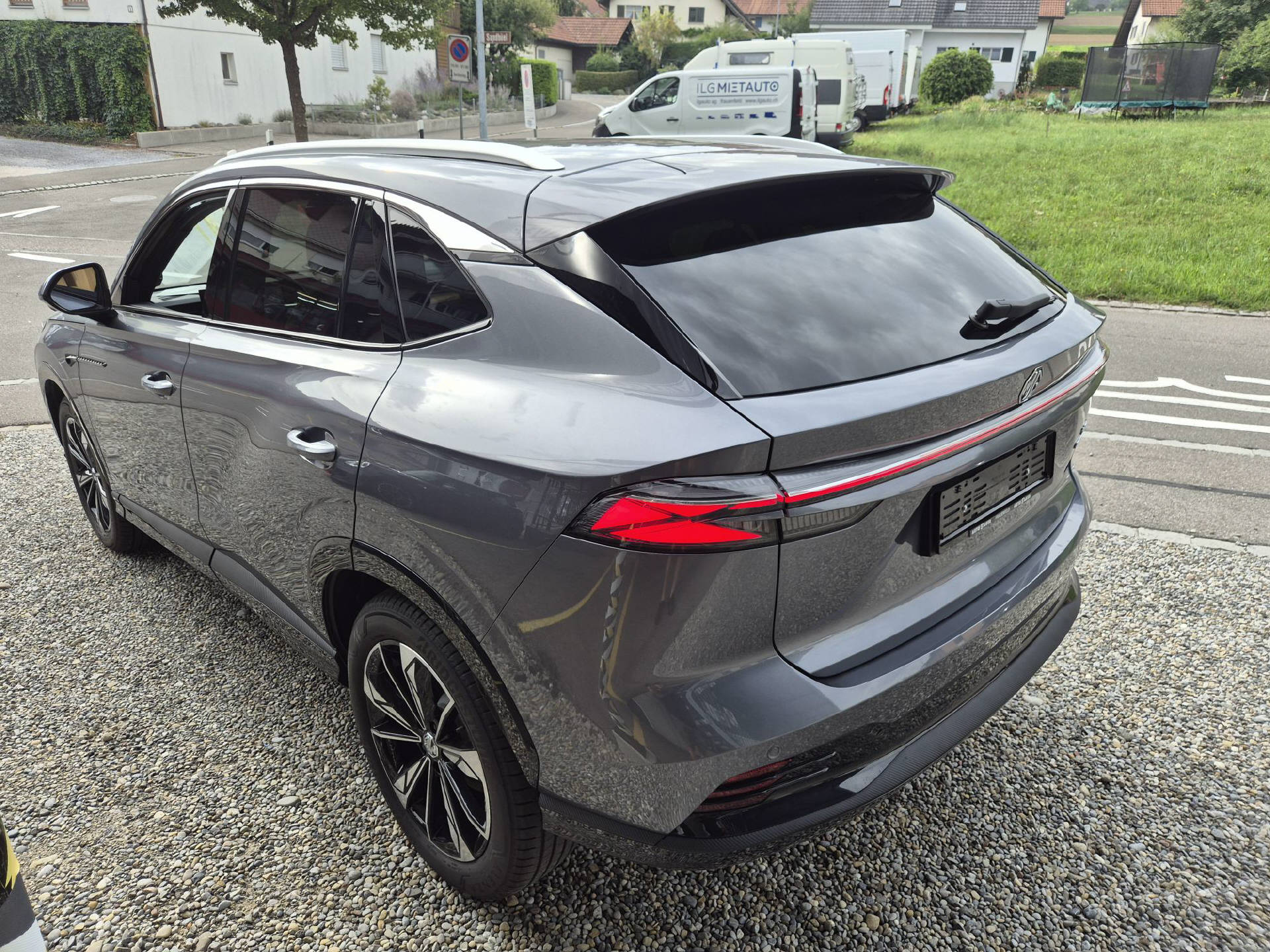 MG HS 1.5 Hybrid Luxury-image-2