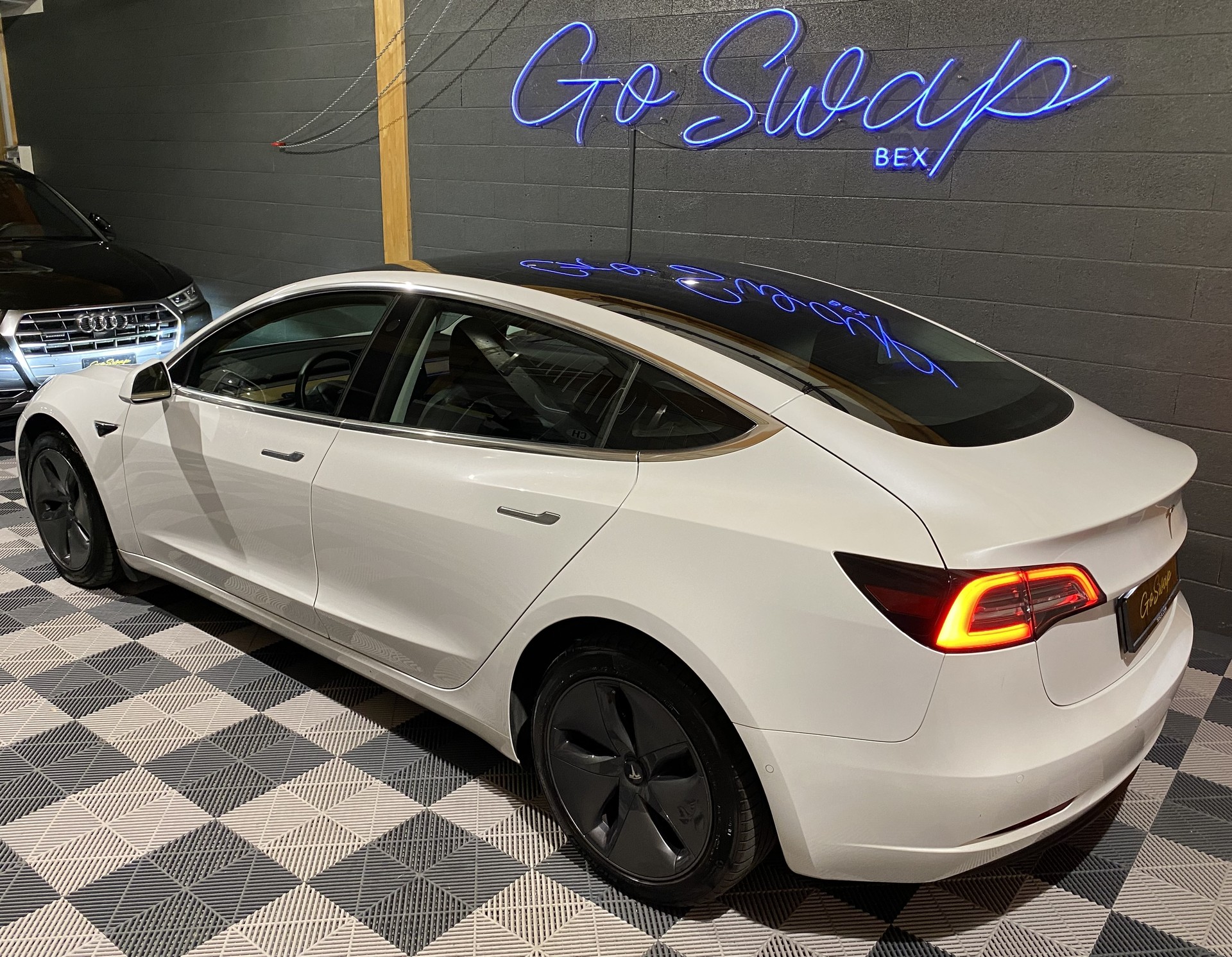 TESLA Model 3 Standart Range Plus-image-10