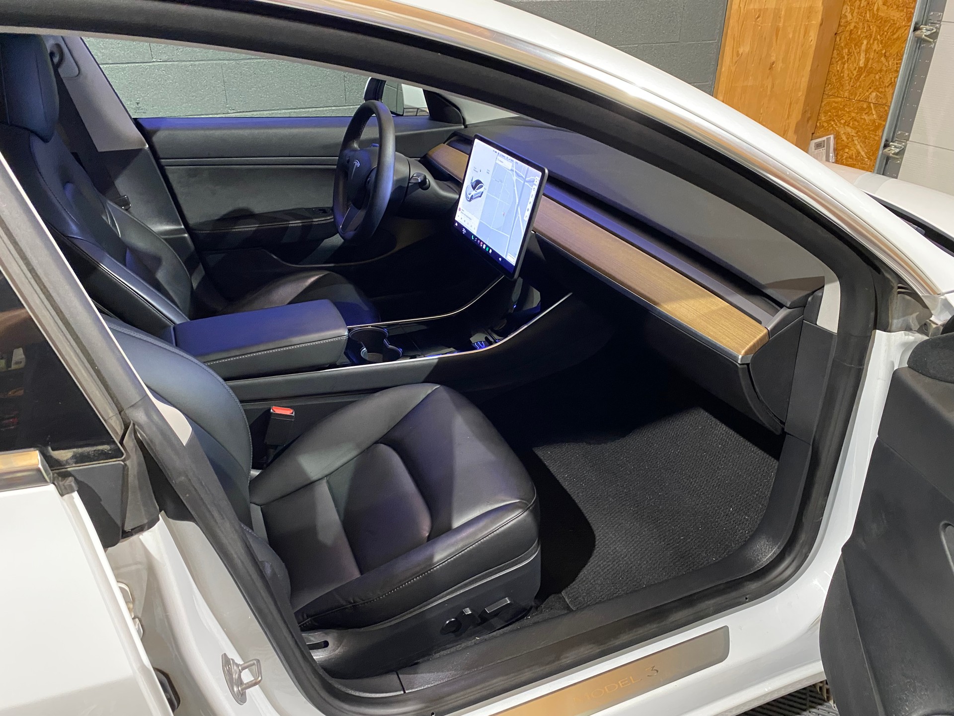 TESLA Model 3 Standart Range Plus-image-26