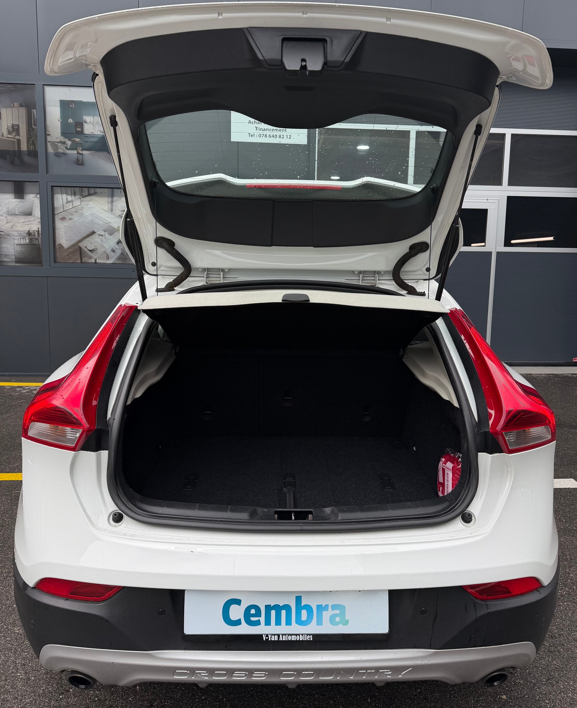 VOLVO V40 Cross Country T5 AWD Momentum Geartronic-image-7