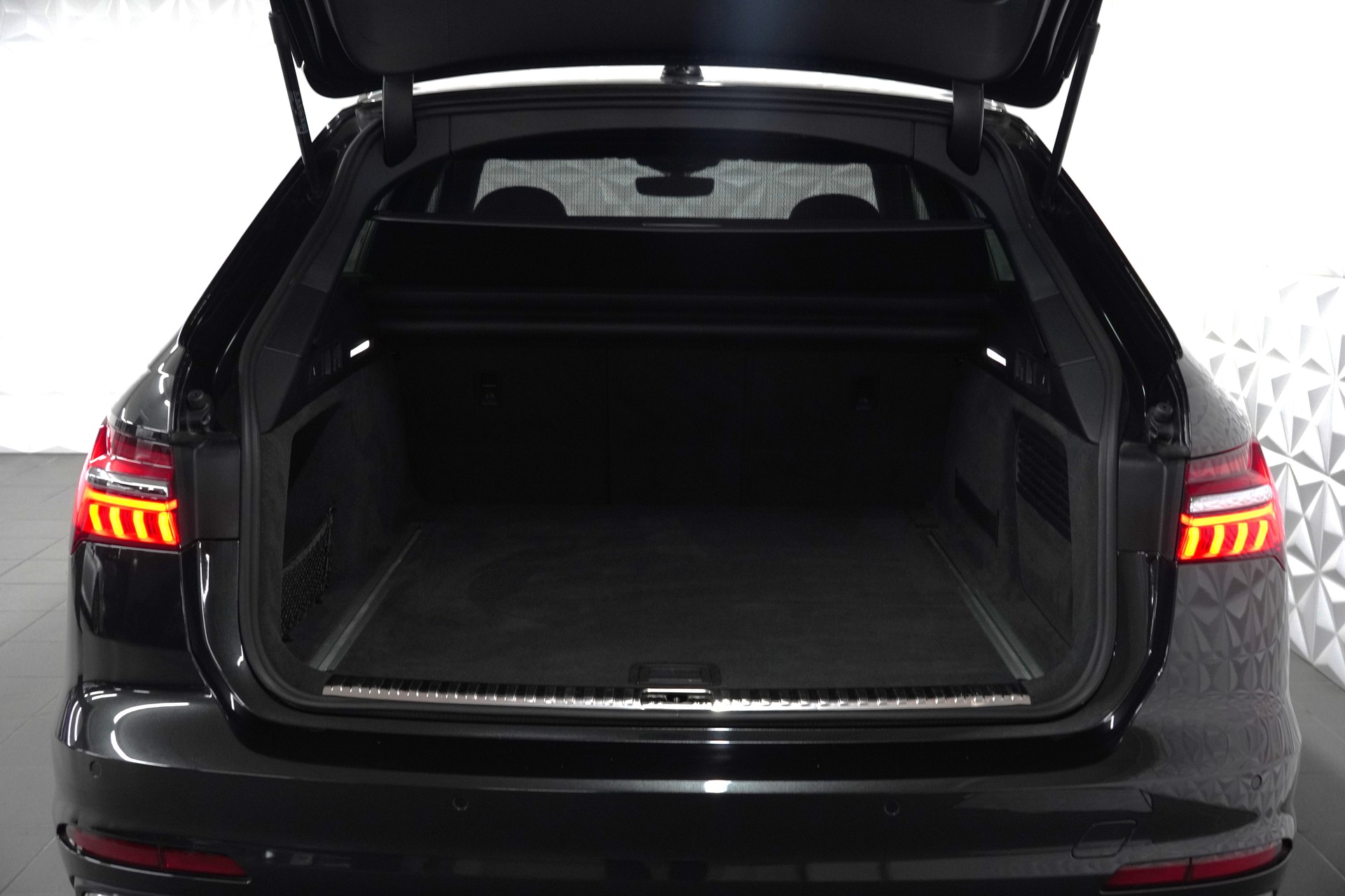 AUDI A6 Avant 55 TFSI quattro S-tronic-image-24