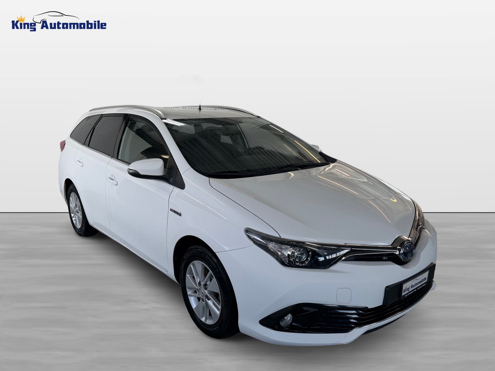 TOYOTA Auris Touring Sports 1.8 HSD Swiss Trend e-CVT | Frisch MFK | CH-Auto | 1-Hand | Ab Service | Leder-showroom-element-3