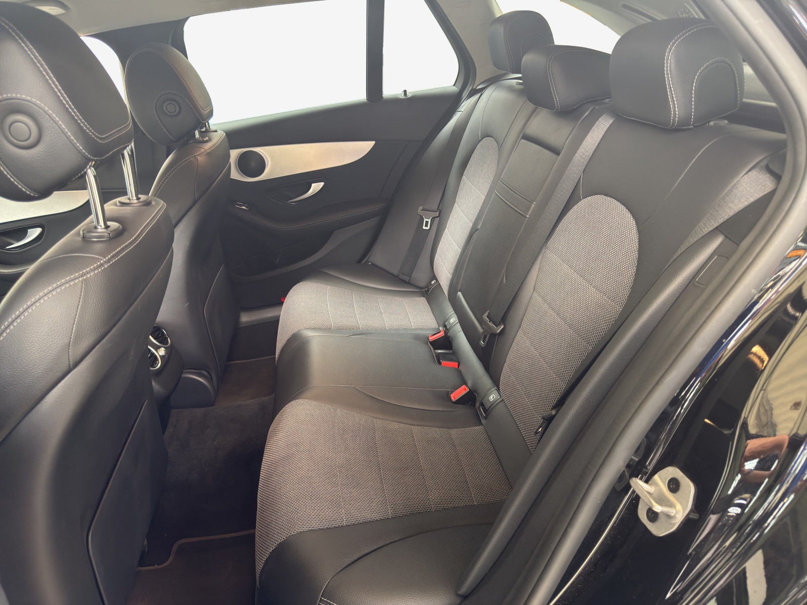 MERCEDES-BENZ C 200 Swiss Star AMG Line 4M 9G-Tronic-image-11