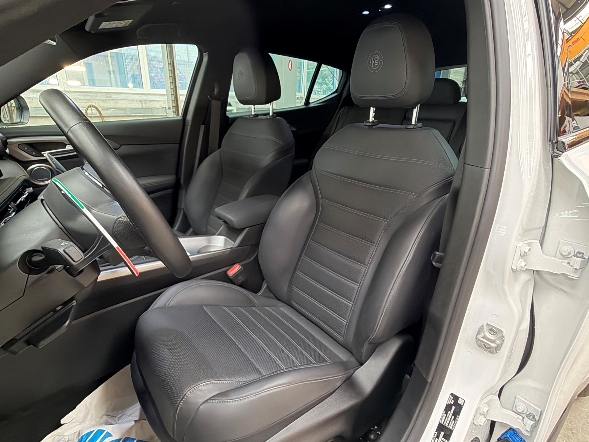 ALFA ROMEO Tonale 1.5 48V Hybrid Veloce-showroom-element-2