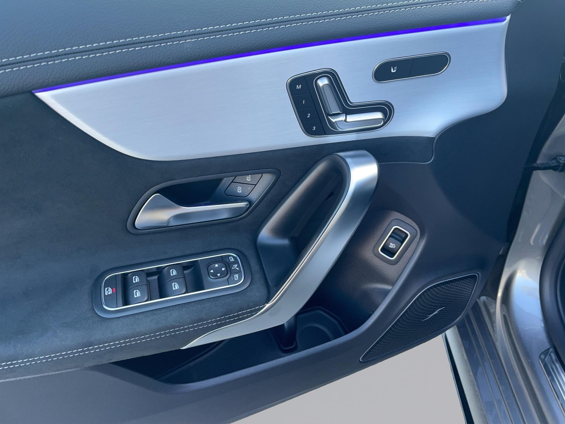 MERCEDES-BENZ CLA 250 Shooting Brake AMG Line 4matic-image-10