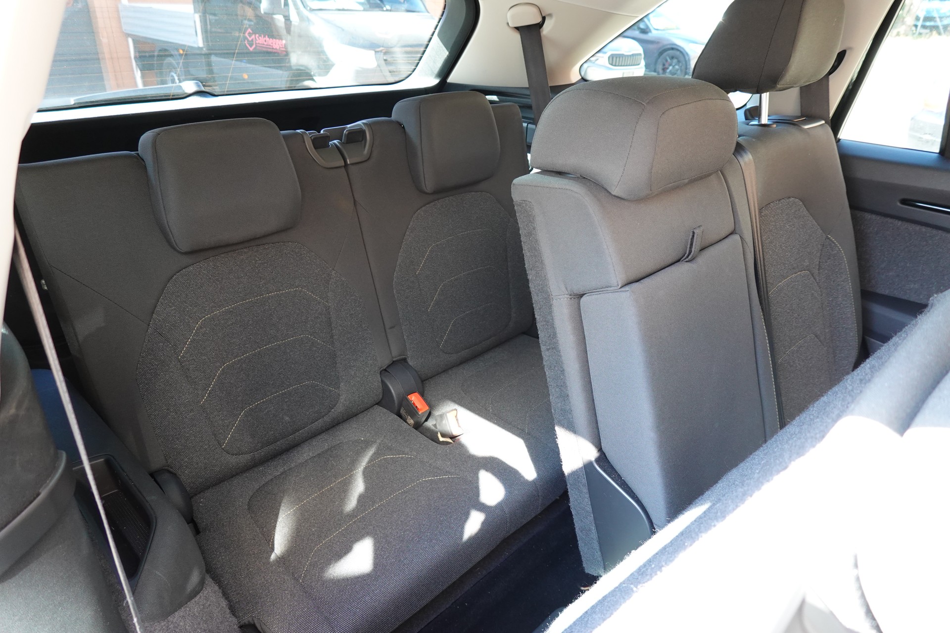 SKODA Kodiaq 1.5 TSI mHEV "* 7 Places * Crochet remorque * Caméra * Tempomat Adaptatif * Clim Auto * Hayon Electrique *"-image-27