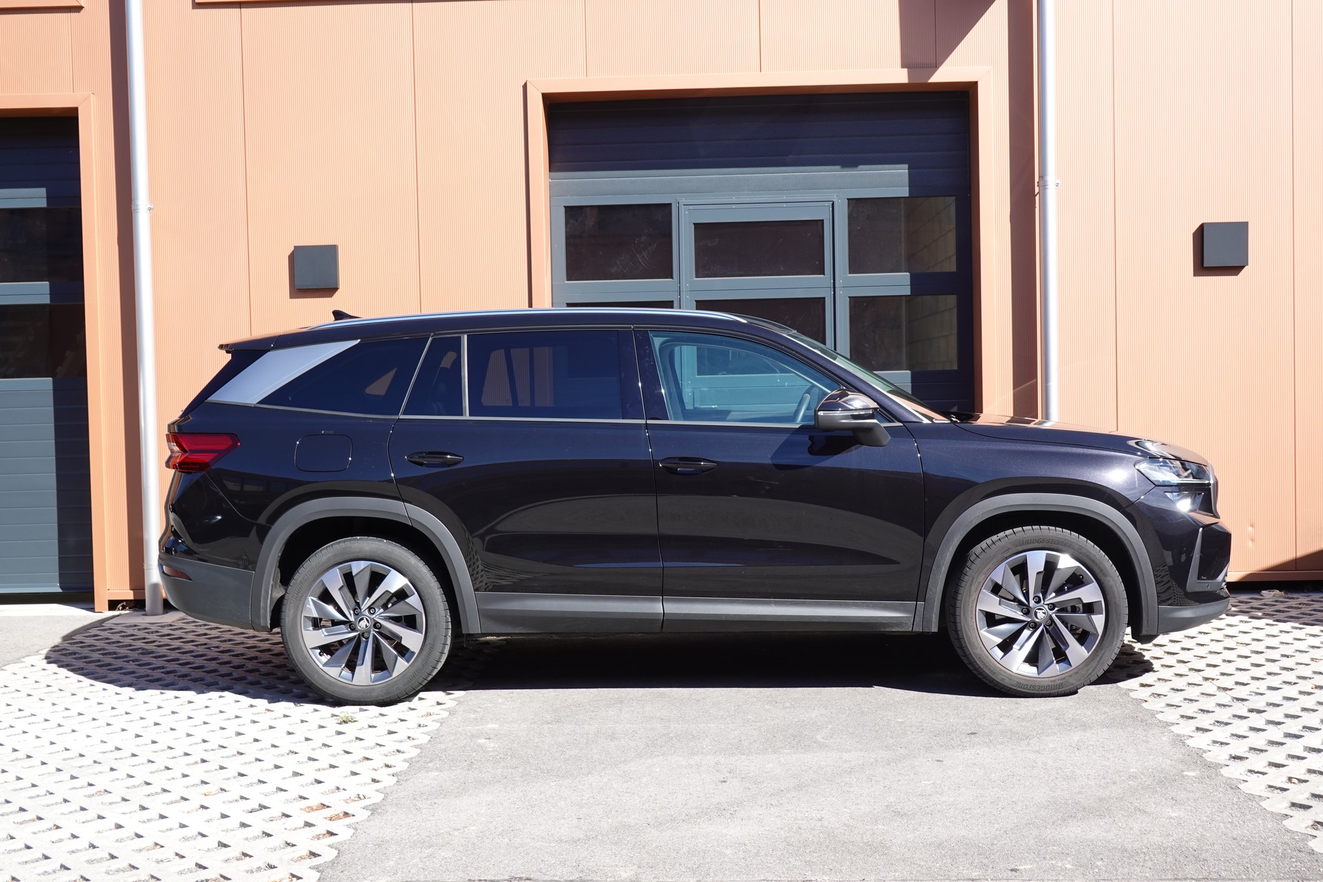 SKODA Kodiaq 1.5 TSI mHEV "* 7 Places * Crochet remorque * Caméra * Tempomat Adaptatif * Clim Auto * Hayon Electrique *"-showroom-element-3