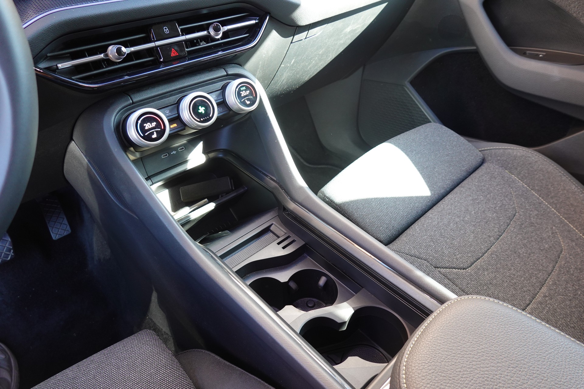 SKODA Kodiaq 1.5 TSI mHEV "* 7 Places * Crochet remorque * Caméra * Tempomat Adaptatif * Clim Auto * Hayon Electrique *"-image-20