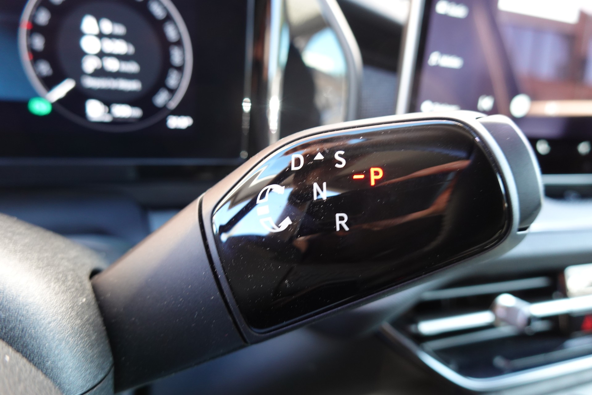 SKODA Kodiaq 1.5 TSI mHEV "* 7 Places * Crochet remorque * Caméra * Tempomat Adaptatif * Clim Auto * Hayon Electrique *"-image-21