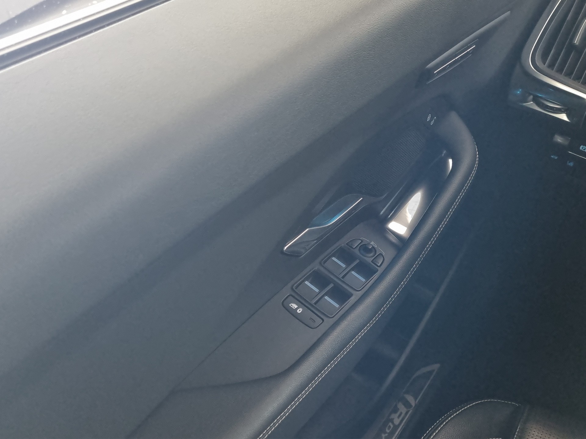 JAGUAR E-Pace 2.0 T 250 AWD-image-11
