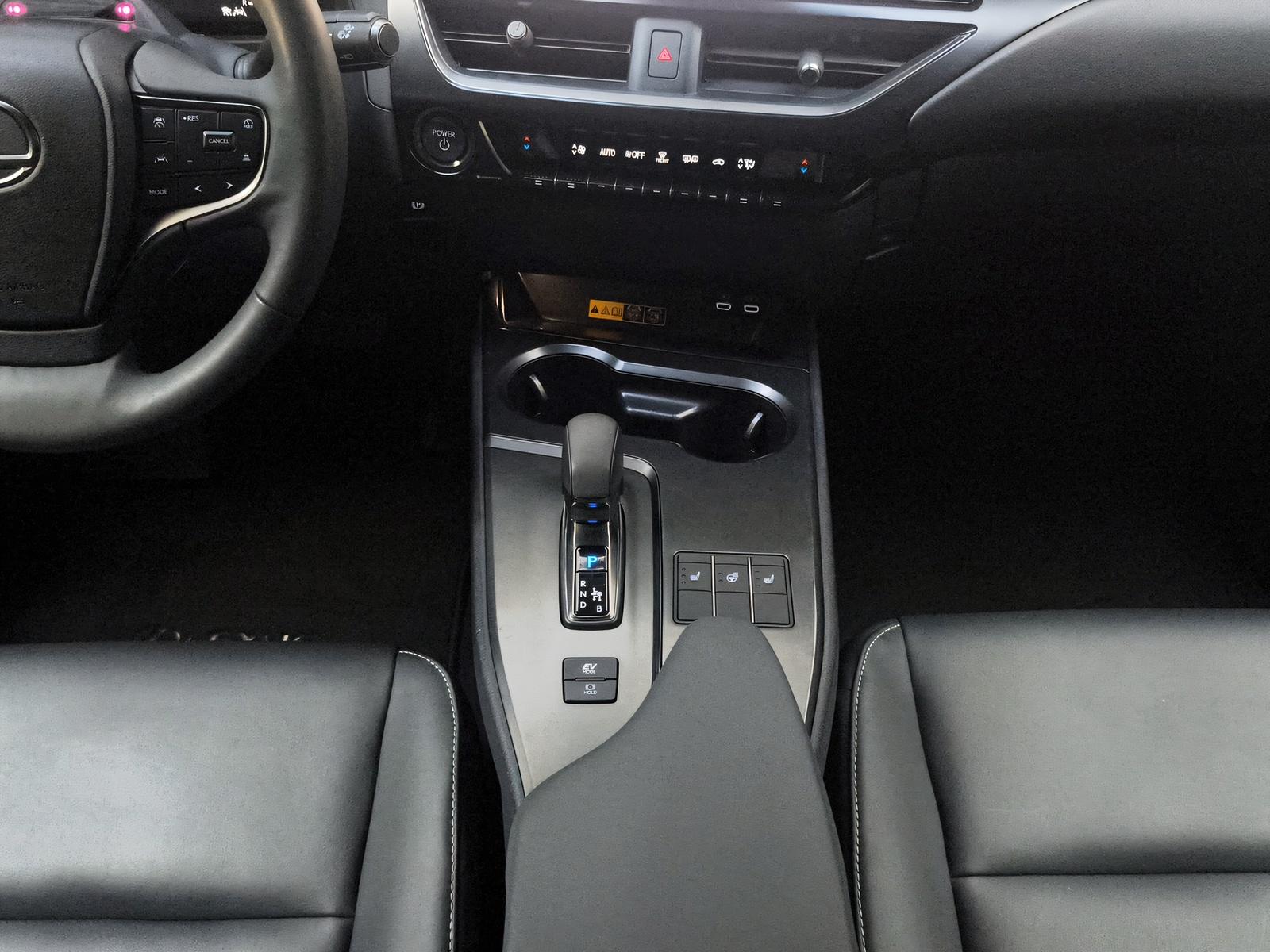 LEXUS UX 300h F-Line-image-13