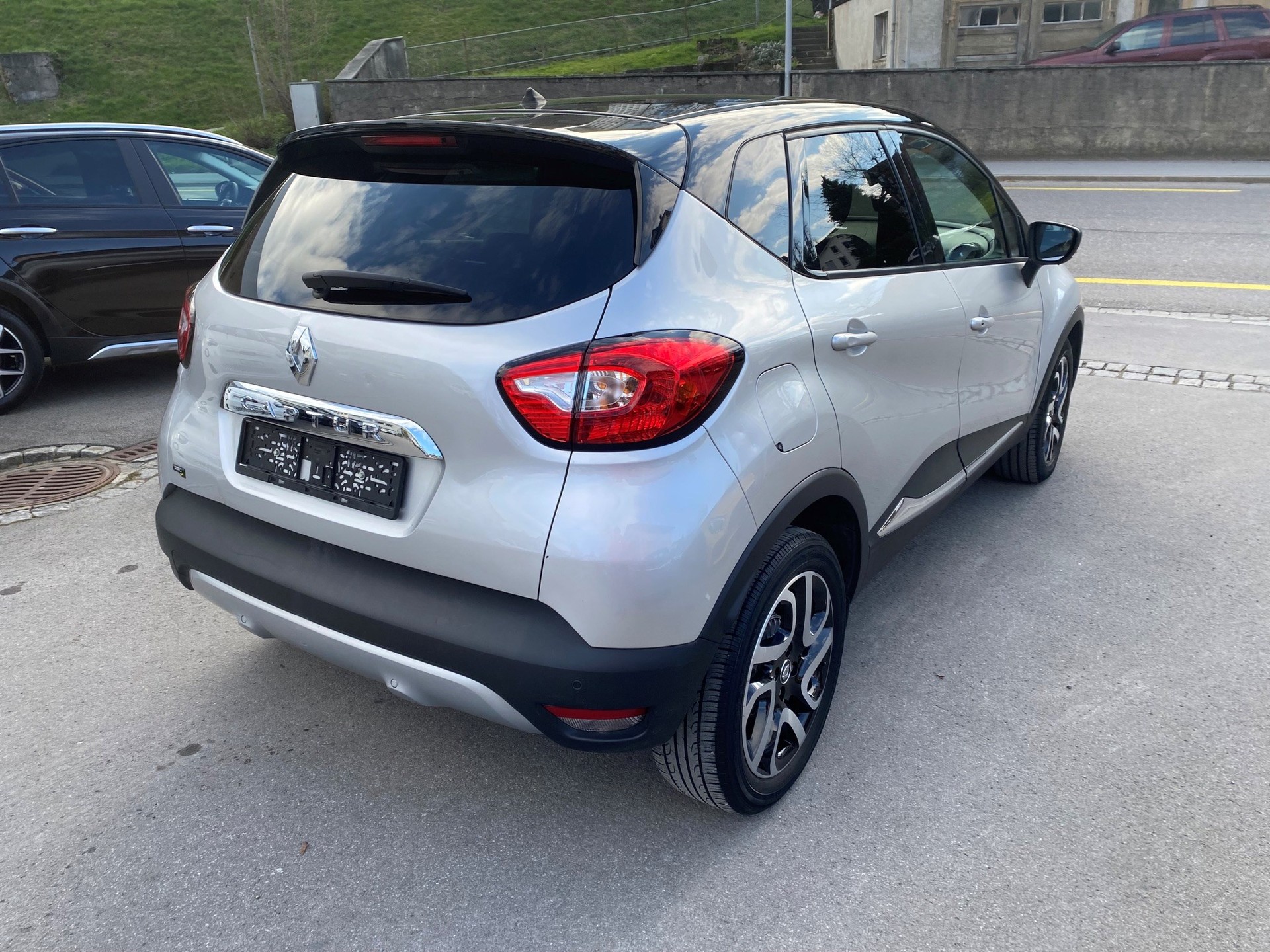 RENAULT Captur 1.2 T 16V Intens EDC-image-2