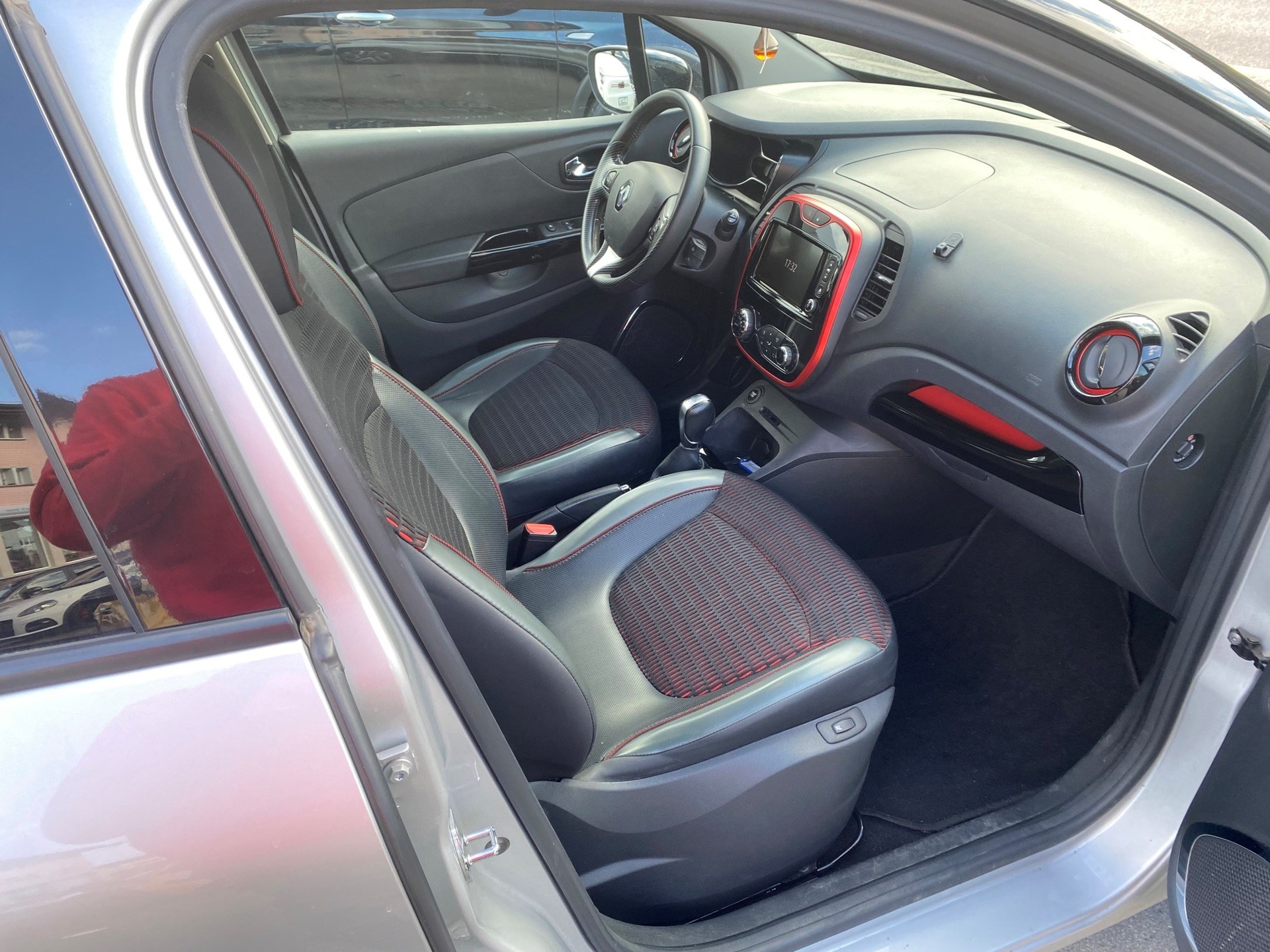 RENAULT Captur 1.2 T 16V Intens EDC-image-9