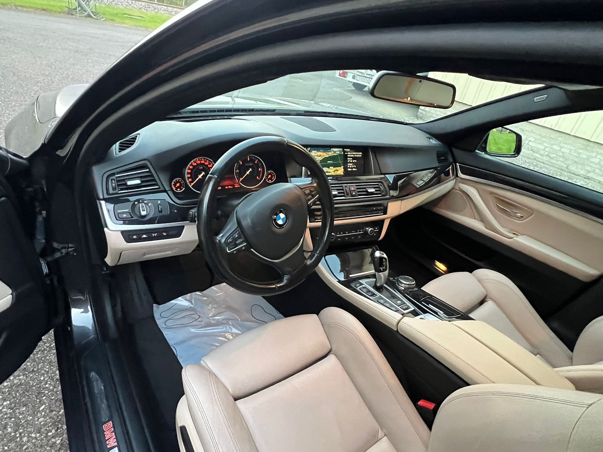 BMW 535d Touring xDrive Steptronic-image-12