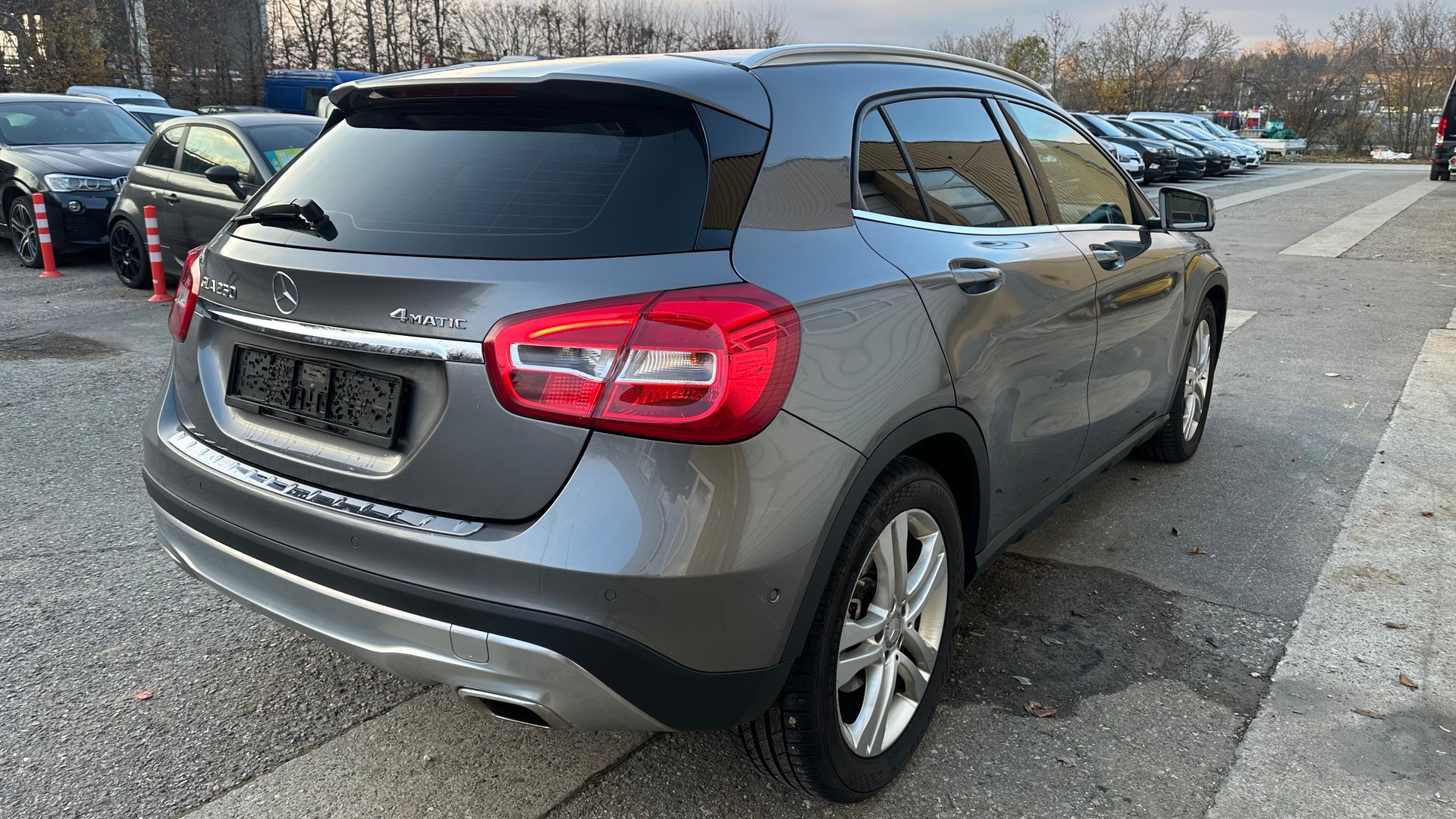 MERCEDES-BENZ GLA 250 Uban 4Matic 7G-DCT-image-4
